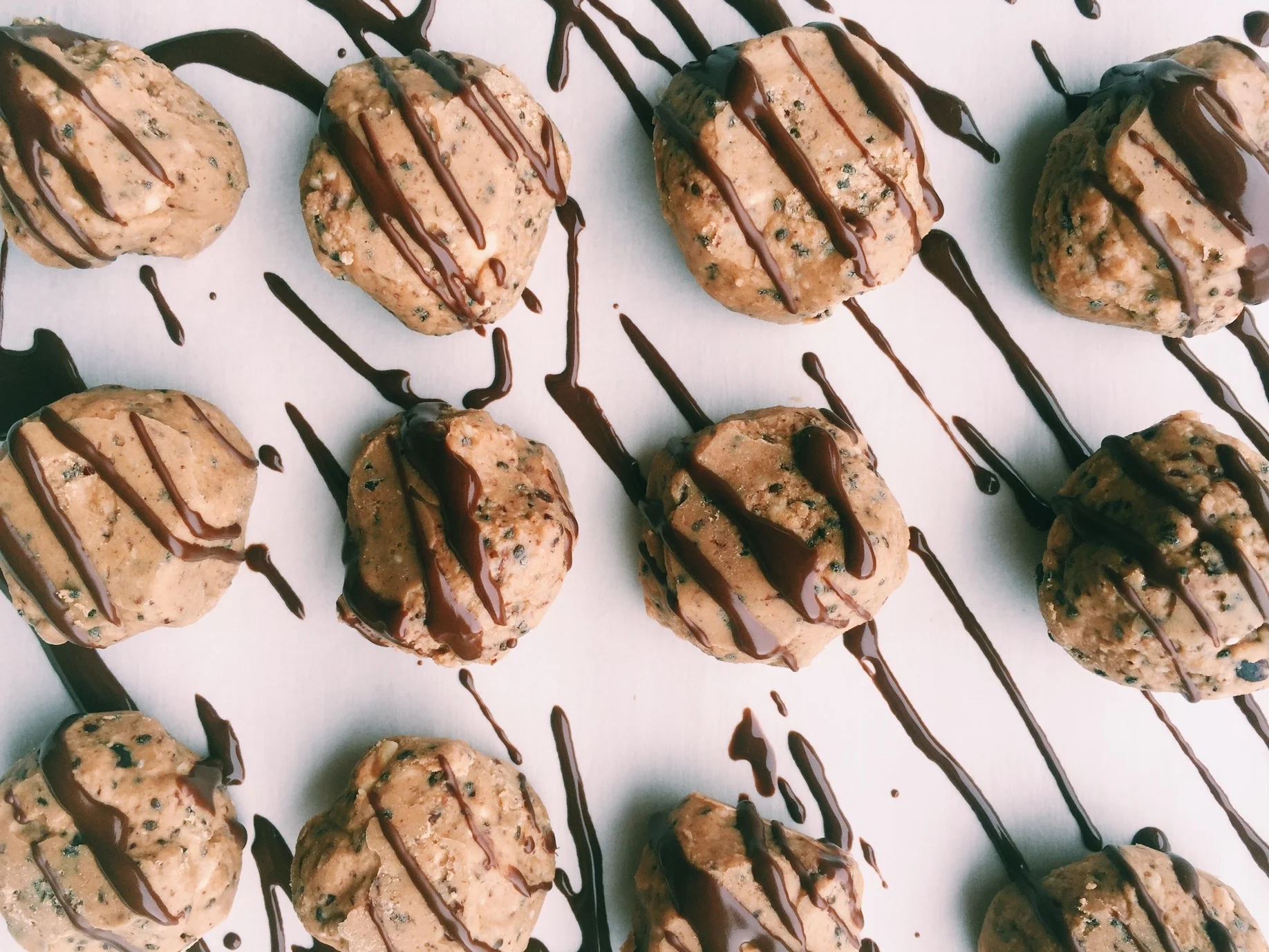 Raw Cashew Cookie Dough Bites