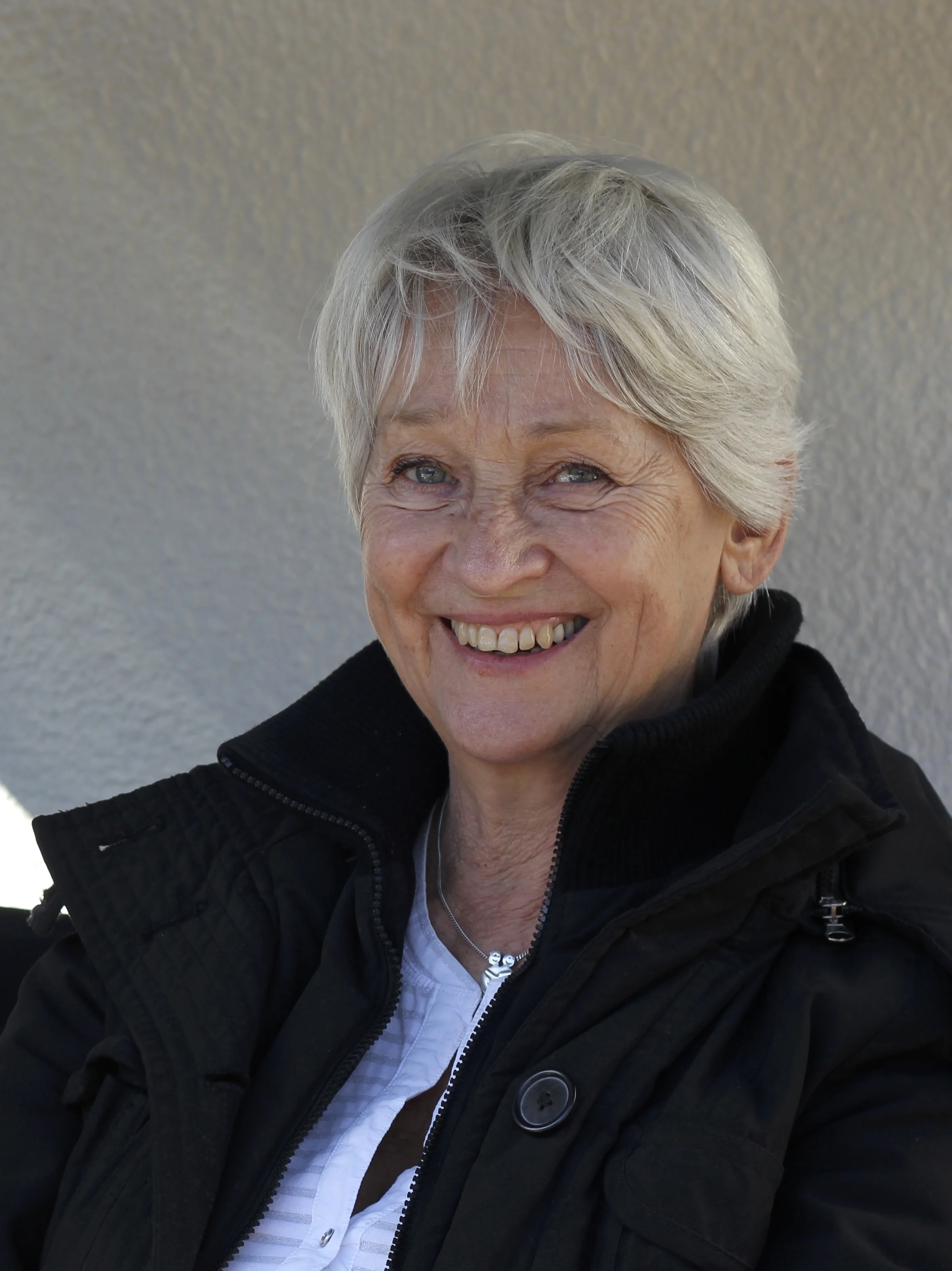   Ulla-Britta Wetterholm - Sekreterare     Jag är mamma till Sussi Janson och mormor till Eleonor och Josefin, mina älskade barnbarn som försvann i tsunamin 2004 - den värsta tiden i mitt liv.   Sussi och Hans åkte ner till Thailand några månader eft