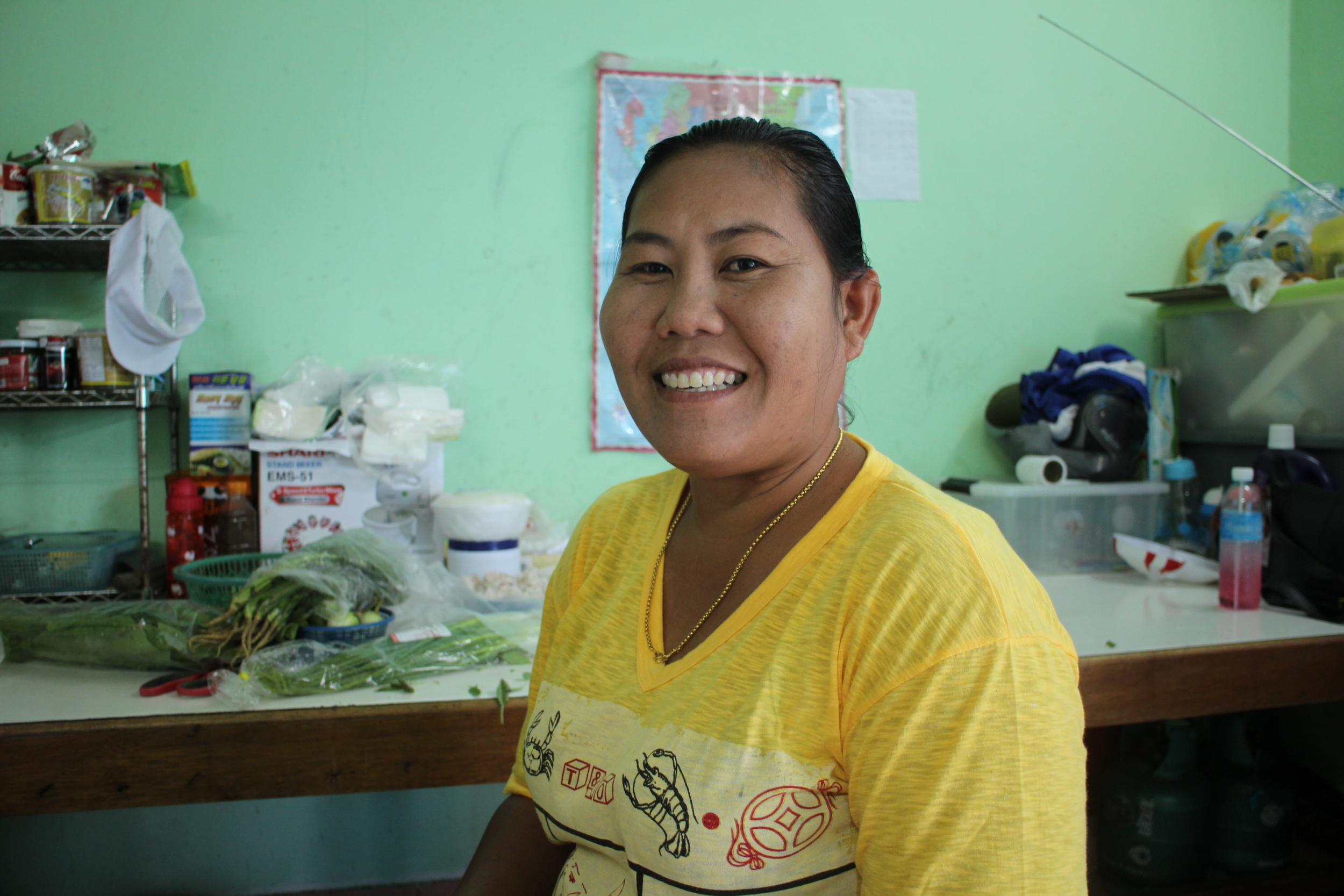   Taweeporn Chedsuk - Porn   Porn har jobbat hos oss sedan 2009. Hon kom egentligen som hjälpsökande för sig och sina barn då lilla Bat fortfarande låg i hennes mage, Vi hade tur, för precis då behövde vi anställa en till i köket och Miaoo ville väld