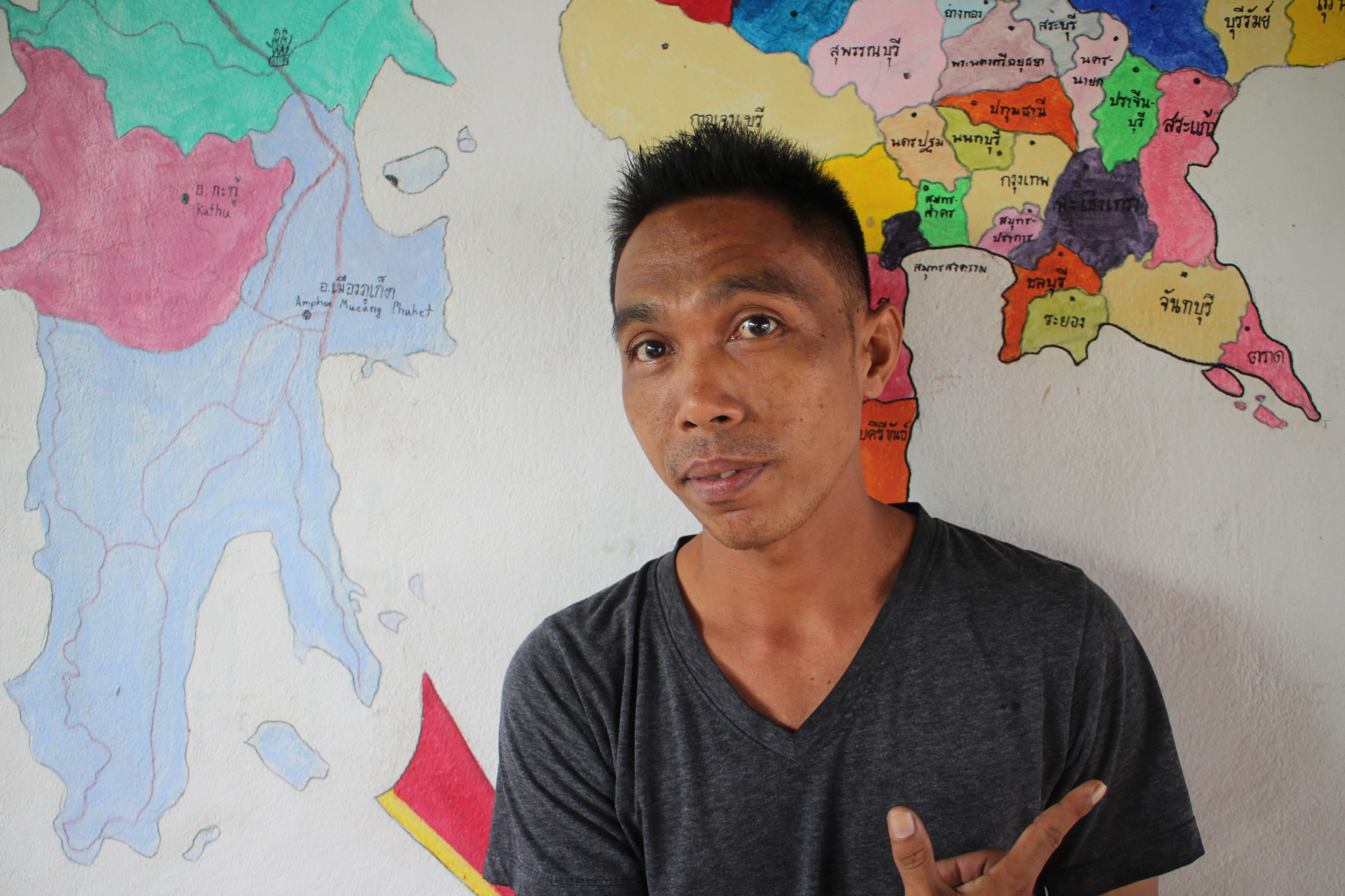   Thanawut Pinkheaw - Eak   Eak har jobbat hos oss sedan 2007. Han är anställd som en av våra tre barnpedagoger och med andra ord verkar han som en av barnens extrapappor. Utöver att verka som en viktig fadersfigur för våra barn genom att hjälpa dem 