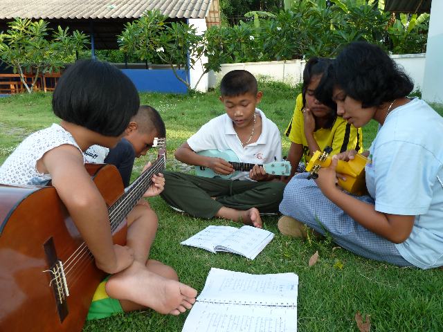 Non playing Ukulele 2011.jpg