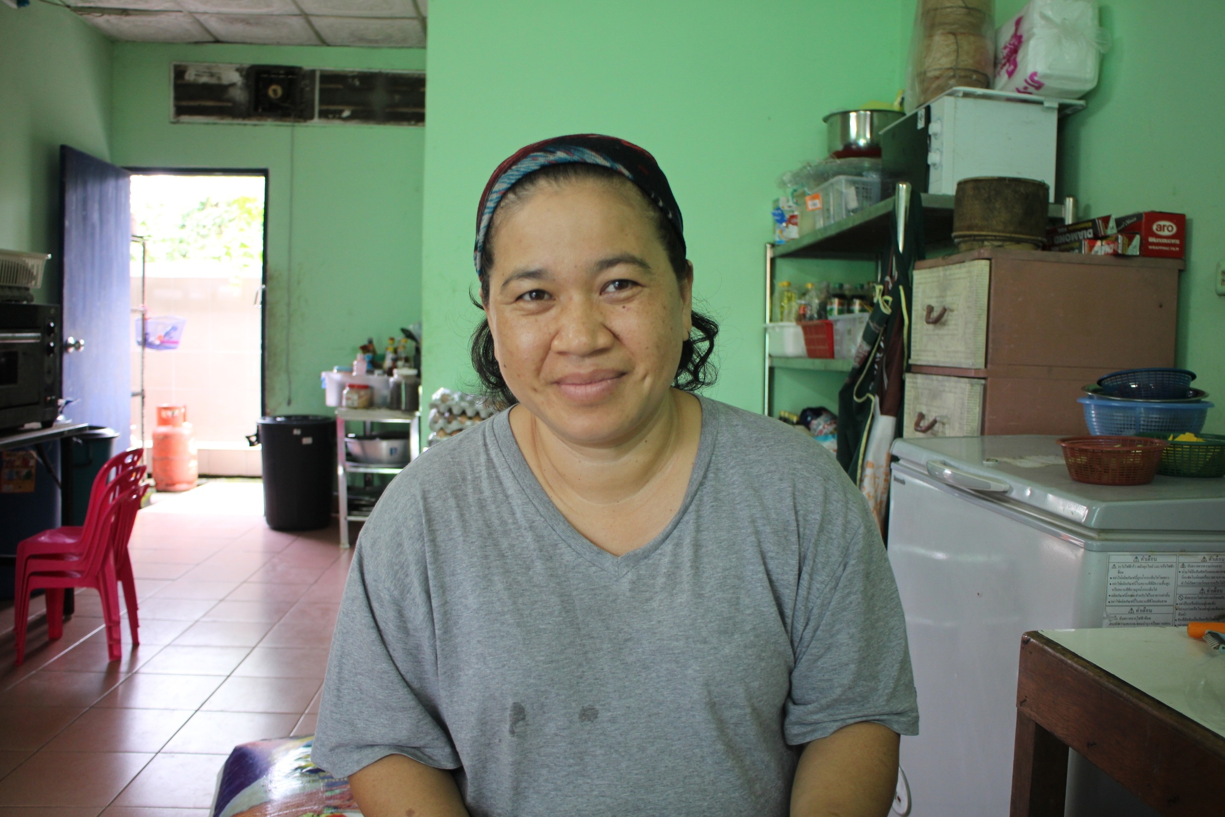   Mettra Panitchapan - Miaoo   Miaoo har försett oss alla med fantastisk mat sedan 2005. Hon är ansvarig för inköp av mat och för tillagningen. Utöver det är hon en väldigt viktig vuxen för alla våra barn då hon är tydlig med rätt och fel men även en