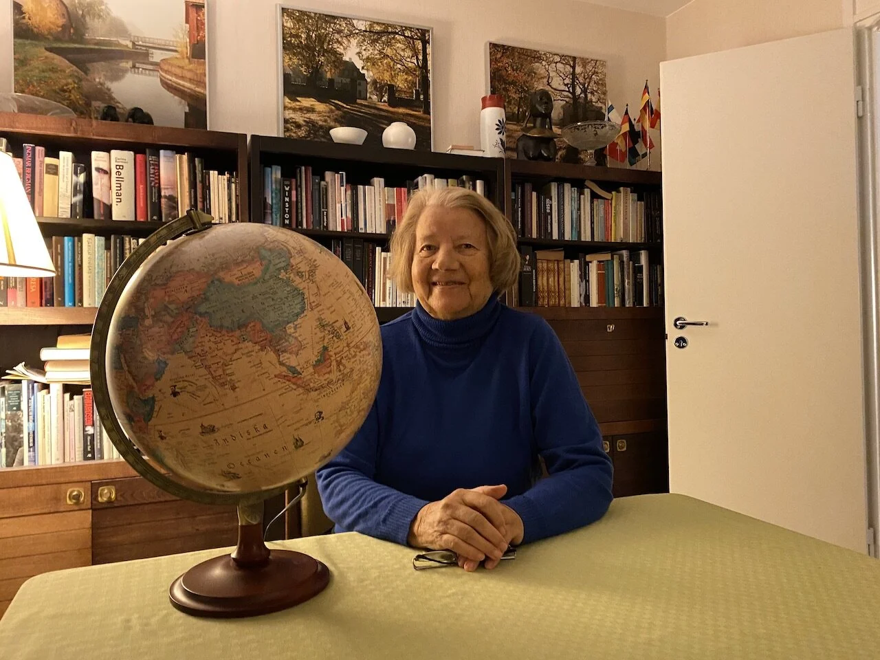   Inger och Åke Forssell auktionerade ut en jordglobslampa   Vår tredje auktionen och årets första auktion startade fredagen den 12/2-2021.  Lovisa Håkansson vann budgivning då hon la budet 500 kr och kan nu i ljuset av jordgloben planera sina resor 