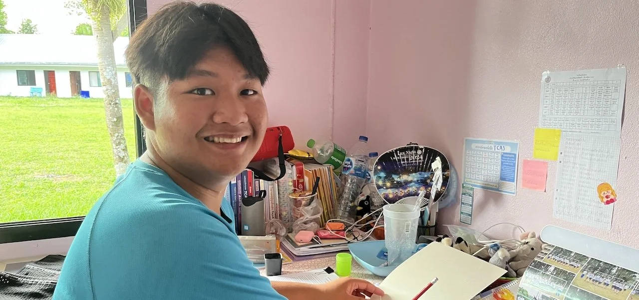   Kan is studying Bachelor of Arts and New Media   Kan became part of our family when he was five years old, when he moved in together with his older sister Fon and his younger sister Bai-Tuy.  As a little boy, Kan was a happy child with a big heart 