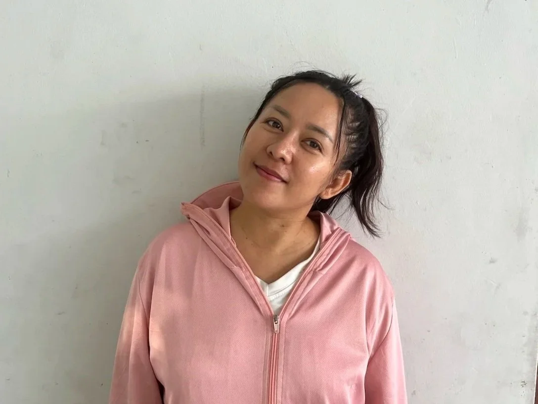   Chalinee Puangmala - Kik   Kik började, precis som sin tvillingsyster Kook, jobba som barnpedagog hos oss 2018. Kik är, precis som sin syster, en fantastisk kombination mellan mamma och storasyster. En storasyster, som bryr sig om alla sina småsysk