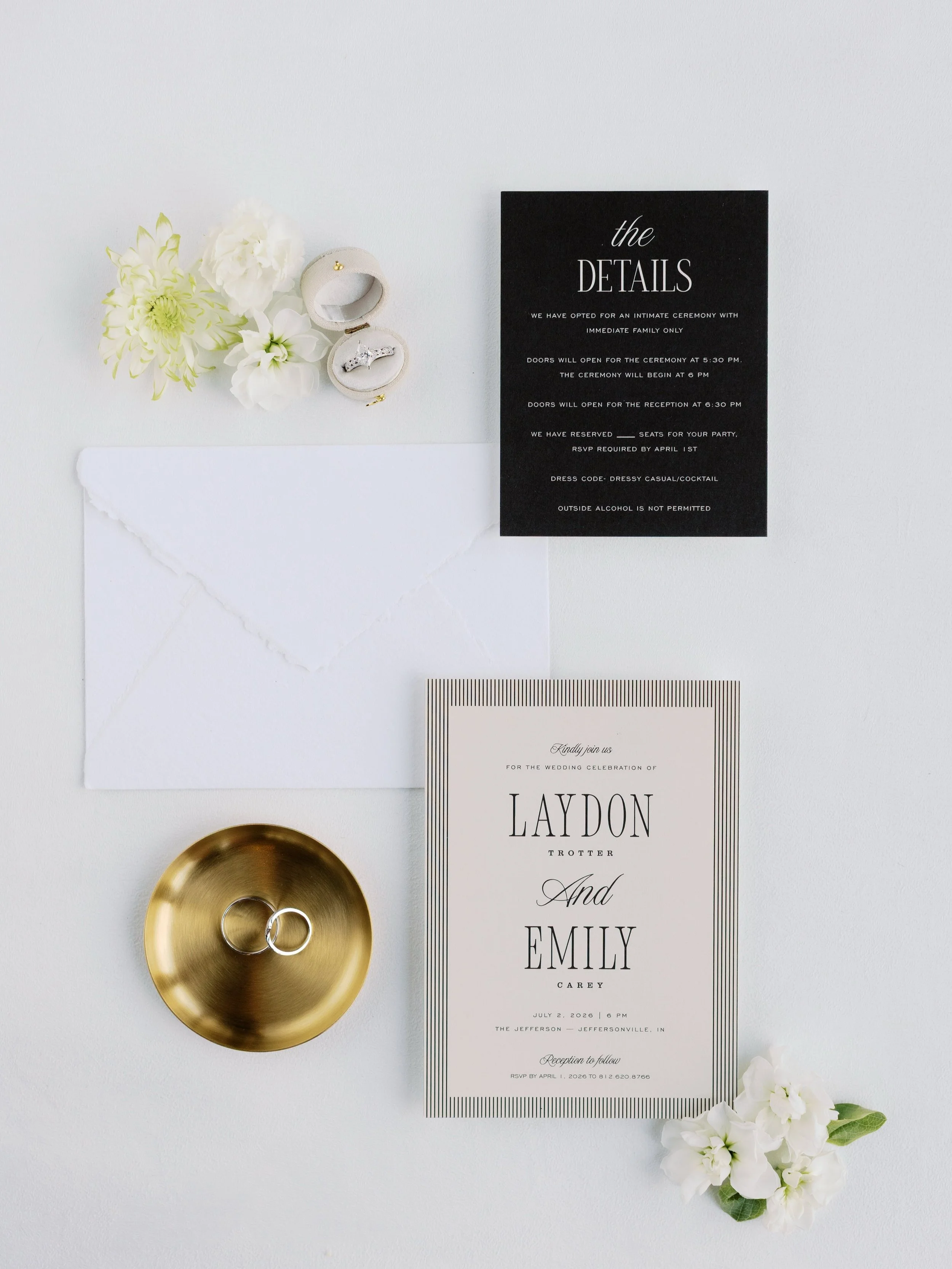 It&rsquo;s been a minute since I&rsquo;ve shared some flat lays.

#indianaweddinghotographer #southernindianaphotographer #southernindianaweddings #louisvillephotographer#louisvilleweddingphotographer