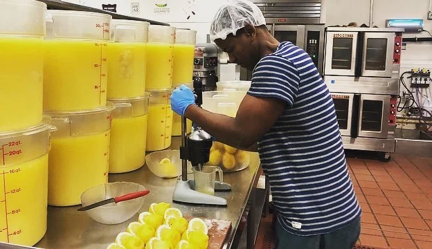 Kicking off the week with Rahim Diallo as he shares more on his journey of bringing traditional African beverages to the world. •
•
Pictured at Ginjan HQ - Rahim and his brother Mohammed, bond over building their company after missing the flavor-filled drink they grew up on in Guinea. Hear more about how they took matters into their own hands and created a cold pressed beverage comprised of fresh ginger, pineapple, lemon, vanilla and anise, ultimately introducing the world to a taste of home!
#beyondmytitle #ginjan #ginjanbros #handcrafted #entrepreneur #blackentrepreneur #podcast #newepisode #linkinbio #listen #podcasts #newpodcast #episode #pressplay