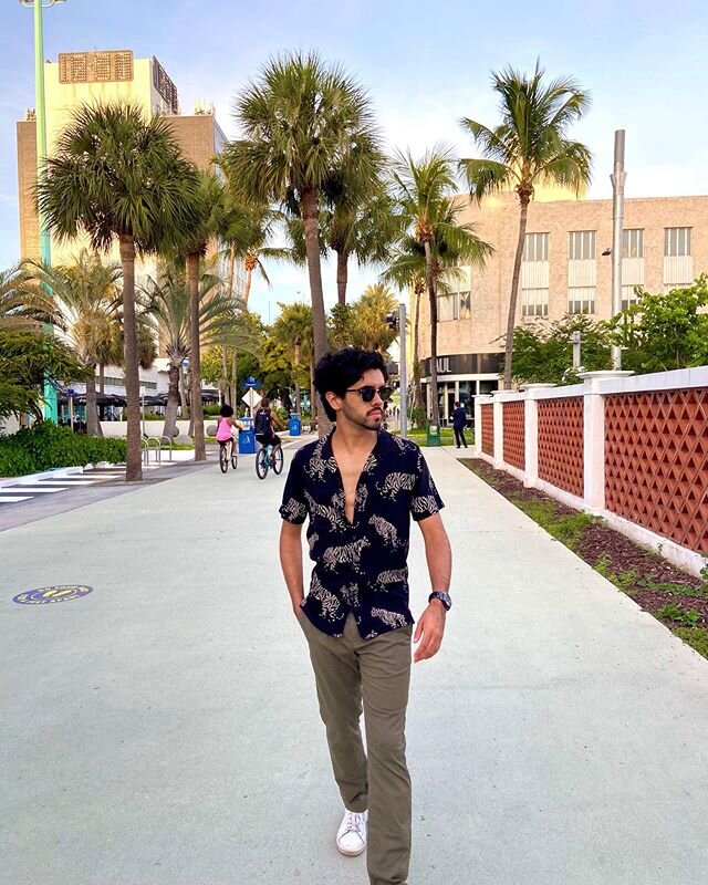 I only took the mask off for the photo don&rsquo;t worry 😉  #expresspartner #expresstogether &bull;
&bull;
&bull;
#miamibeach #sobe #lincolnroad #1hotels #southbeach #mensclothing #summeroutfit #summeroutfits #menswear