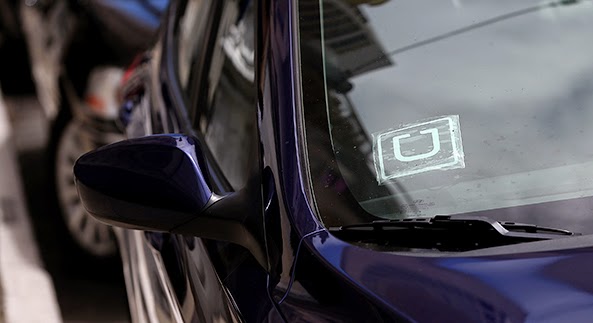 uber_logo_in_car.jpg