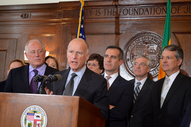 Governor Jerry Brown with Los Angeles mayor Eric Garcetti and others. Photo by Neon Tommy .