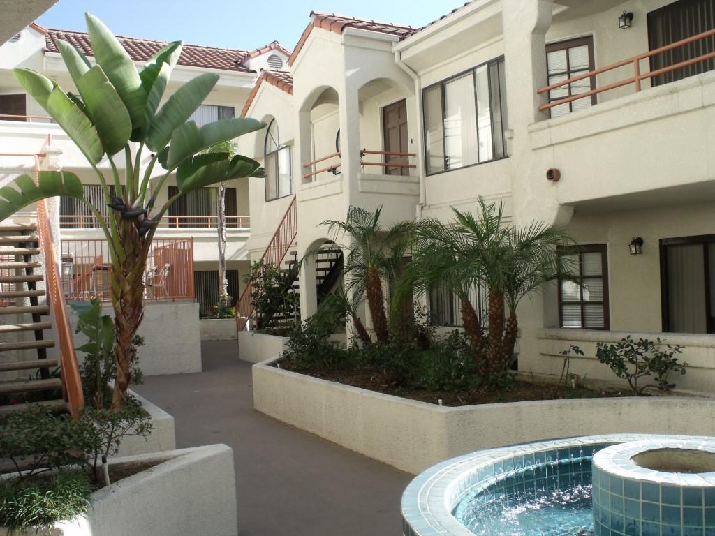Here's a picture of a random Glendale apartment building, so that when this article is shared there's an accompanying image. Enjoy!