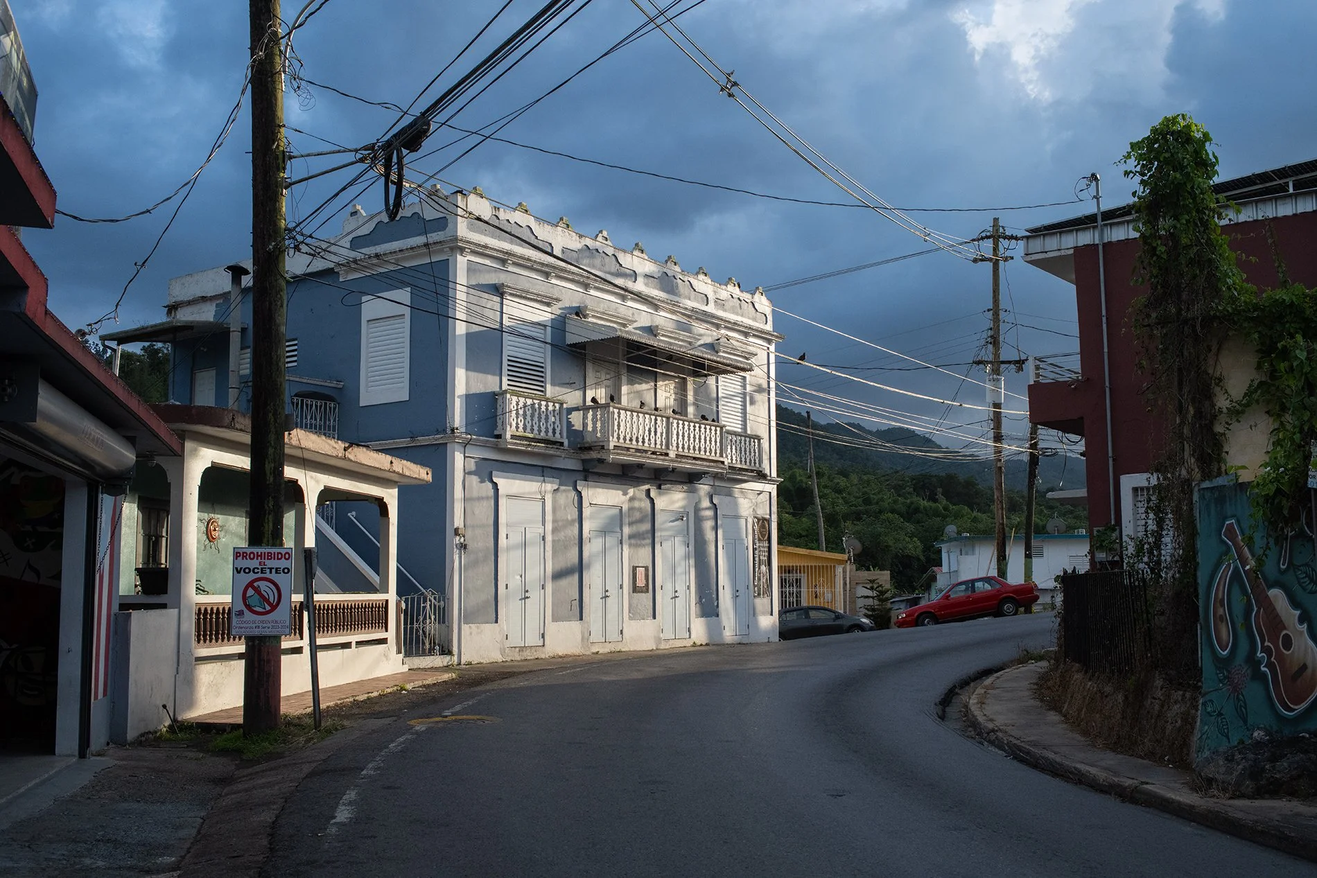 power lines neighborhood_adjuntas.jpg