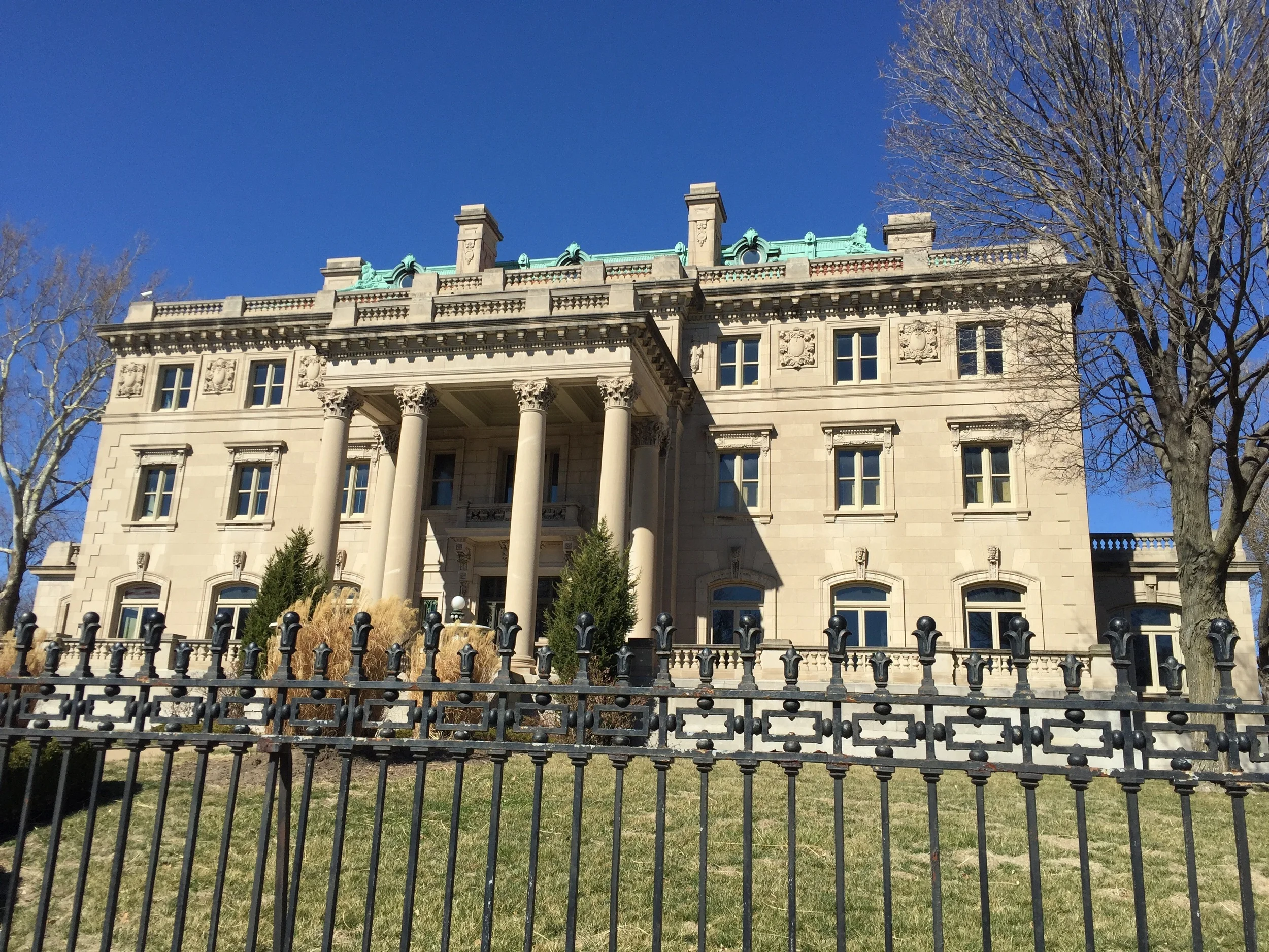 Four stories and a basement. 6 Corinthian Columns in front giving it the name Corinthian Hall.