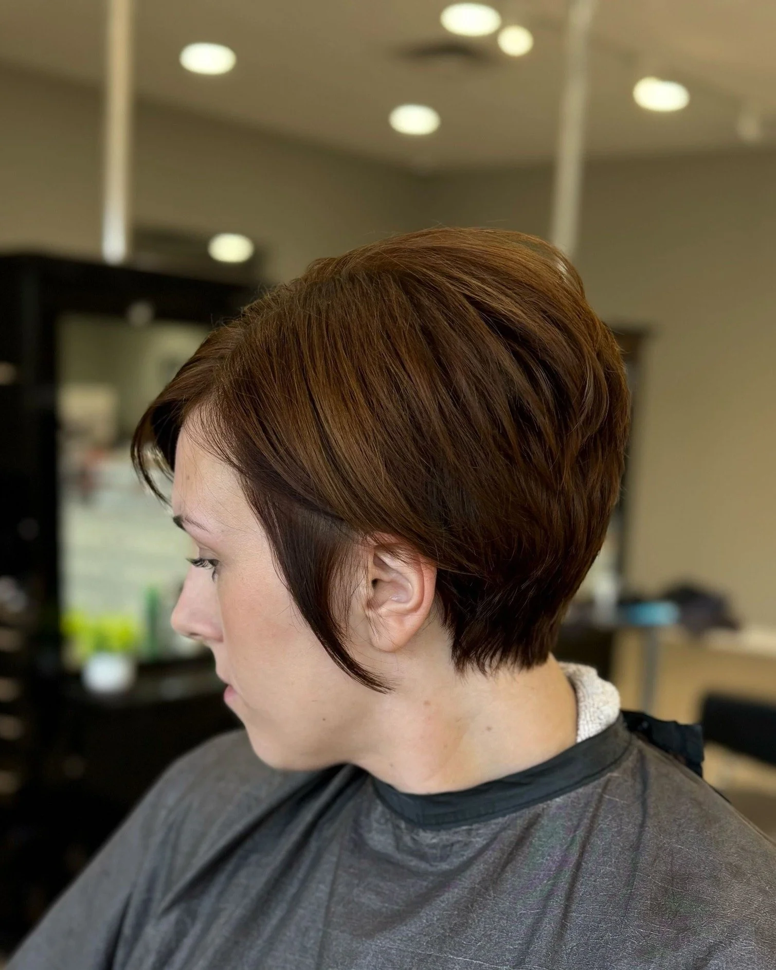 Less hair, more style 💇‍♀️
A pixie cut can do it all 👏 
😍 Add lift
😍 Open up the face
😍 Create instant volume with minimal effort. 
If you’ve been thinking about going shorter… this is your sign ✨
Cut + Style by @collectiveh