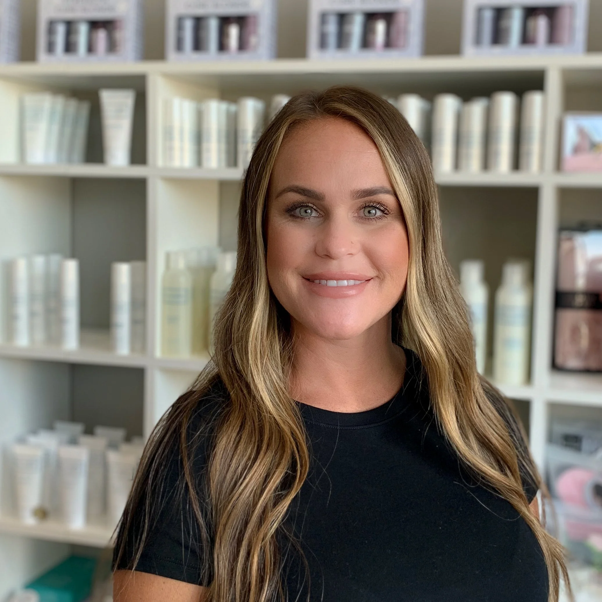 Emily Cox, Licensed Cosmetologist