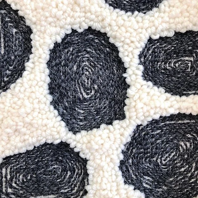 I do love me a nice backside. 🤣 But seriously. The back of textiles is where the secrets are hidden. This is the back of the piece from my last post. 😉 Notice any secrets?

#punchneedleartist #rughooking #fiberartists