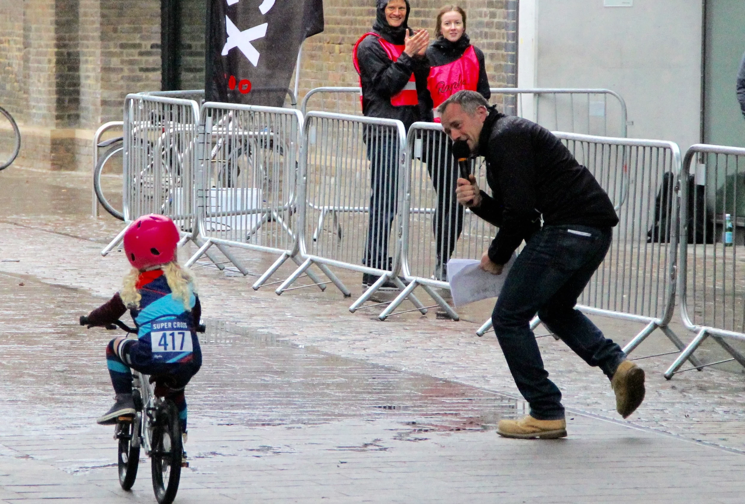 We loved the compere who cheered this tiny straggler through the finish line.