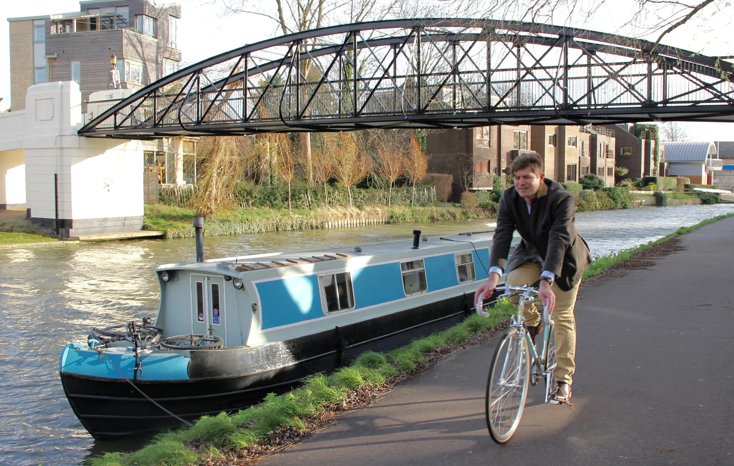 Robbie riding the fixed gear Trinity in new chrome finish