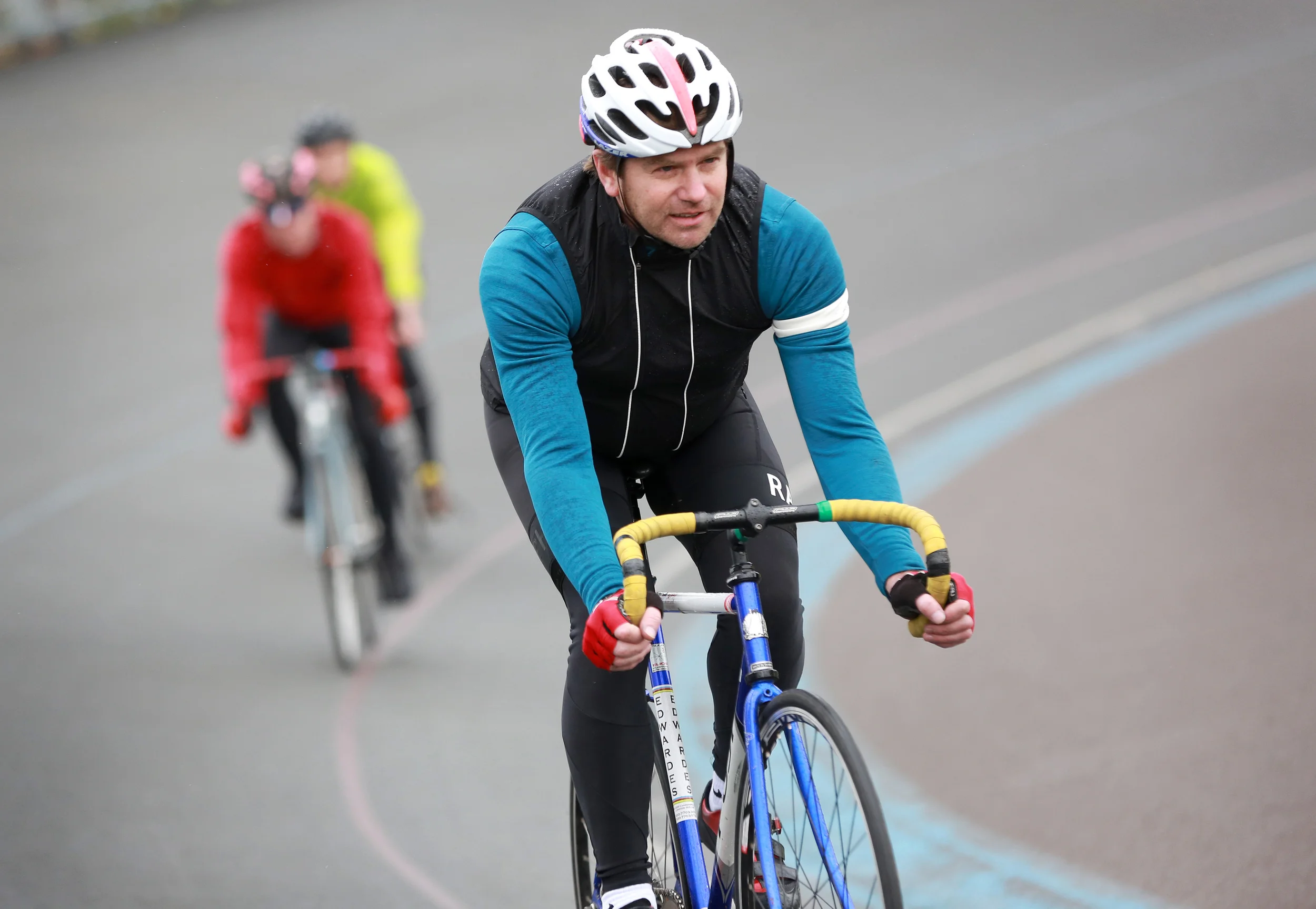 Robbie braves a shower at the Herne Hill Velodrome