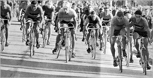 Did Beyeht (far right) push Van Looy?