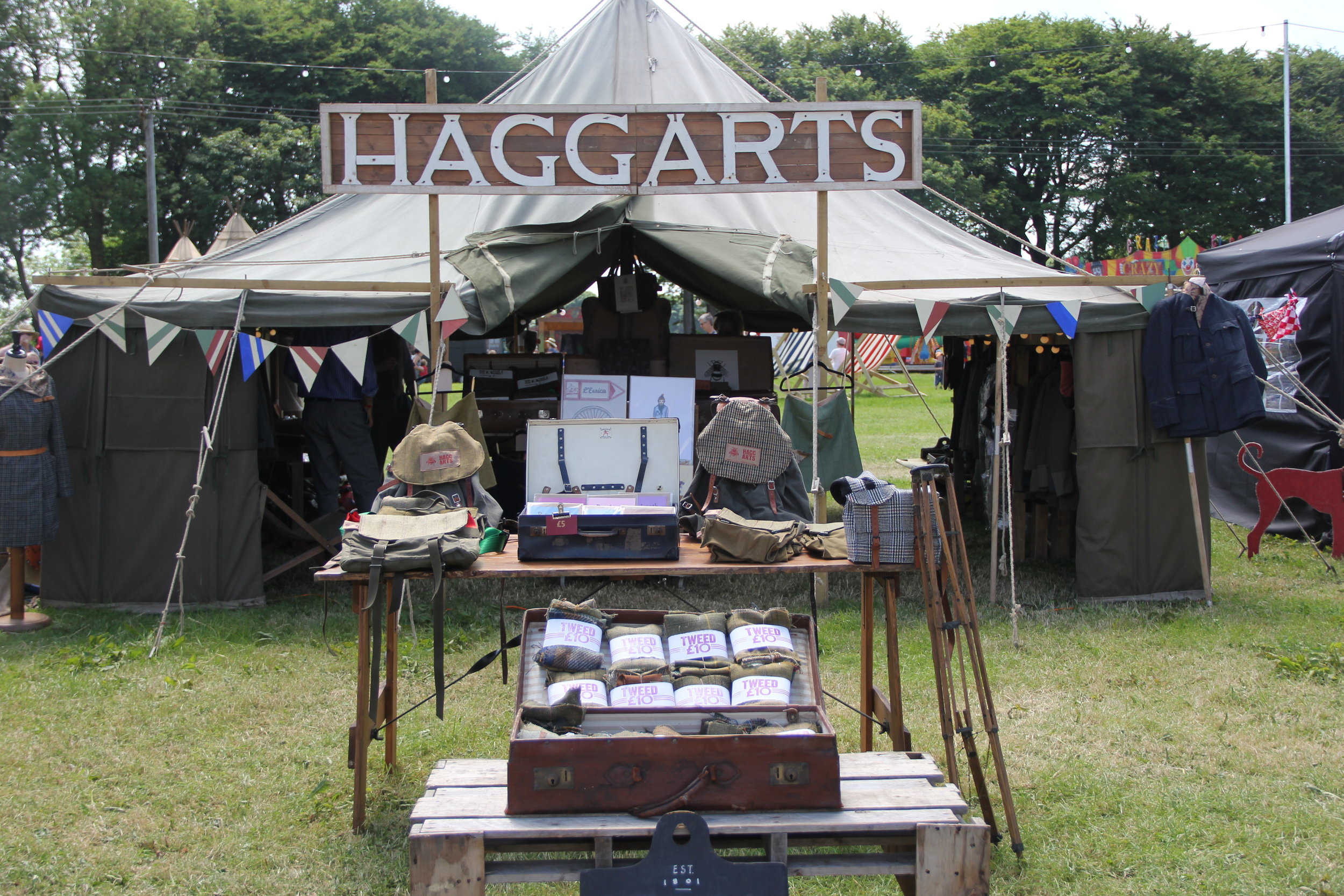 Sexy tweed from Haggarts