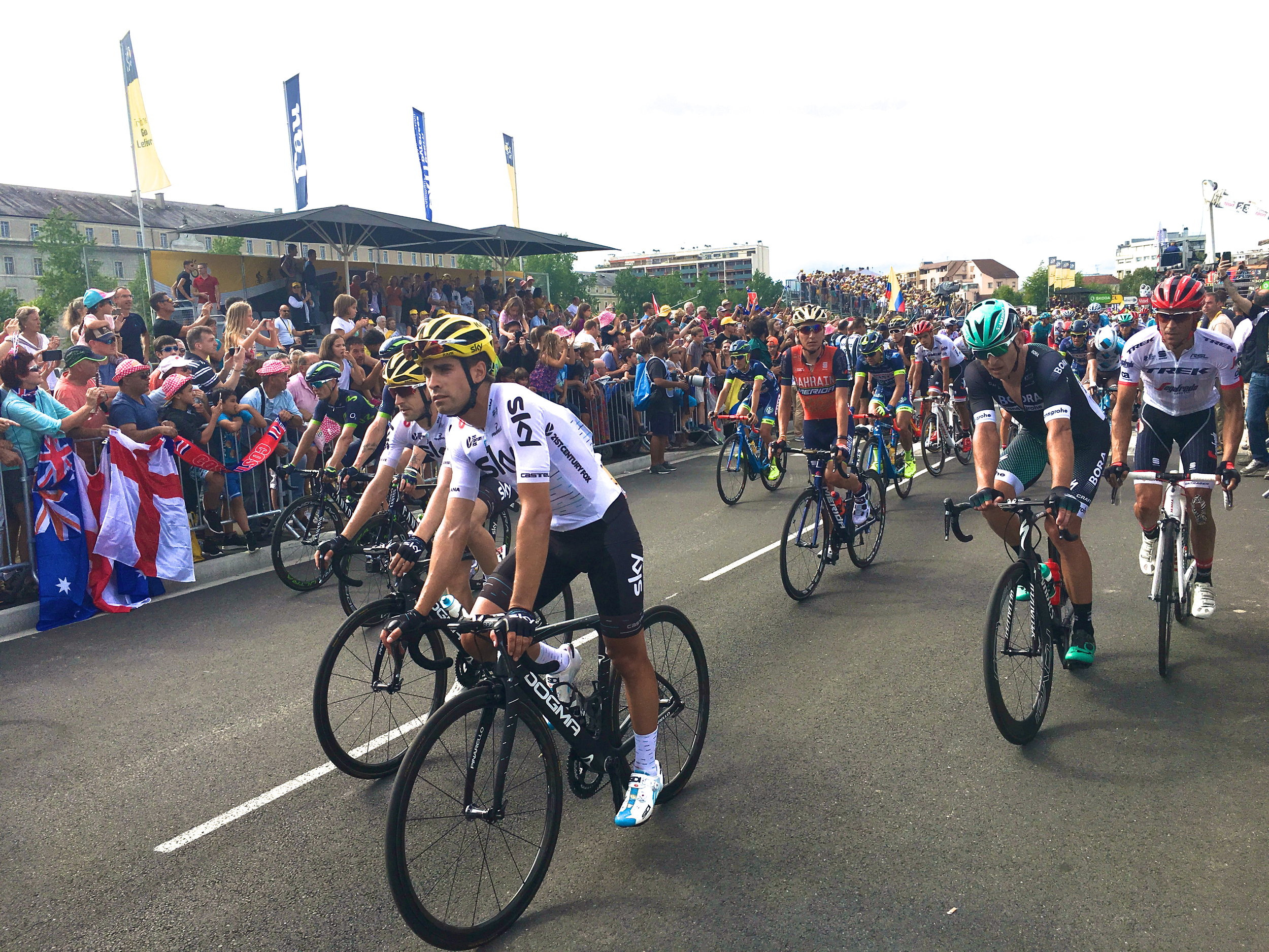 Not a day for the climbers. Landa rolls in looking cool as a cucumber, comme d'habitude.