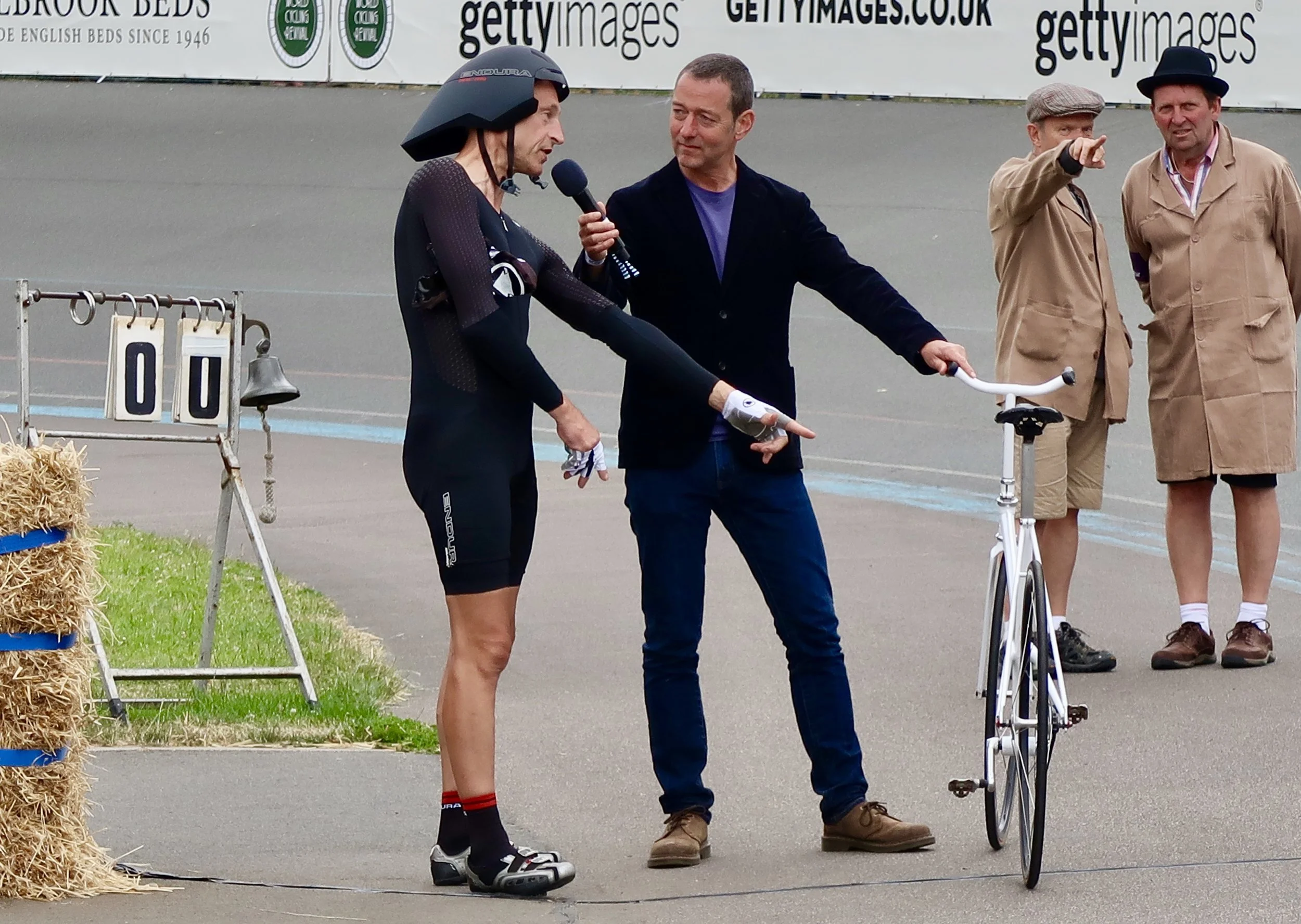 Graeme Obree chats to Ned Boulting and shows off Old Faithful