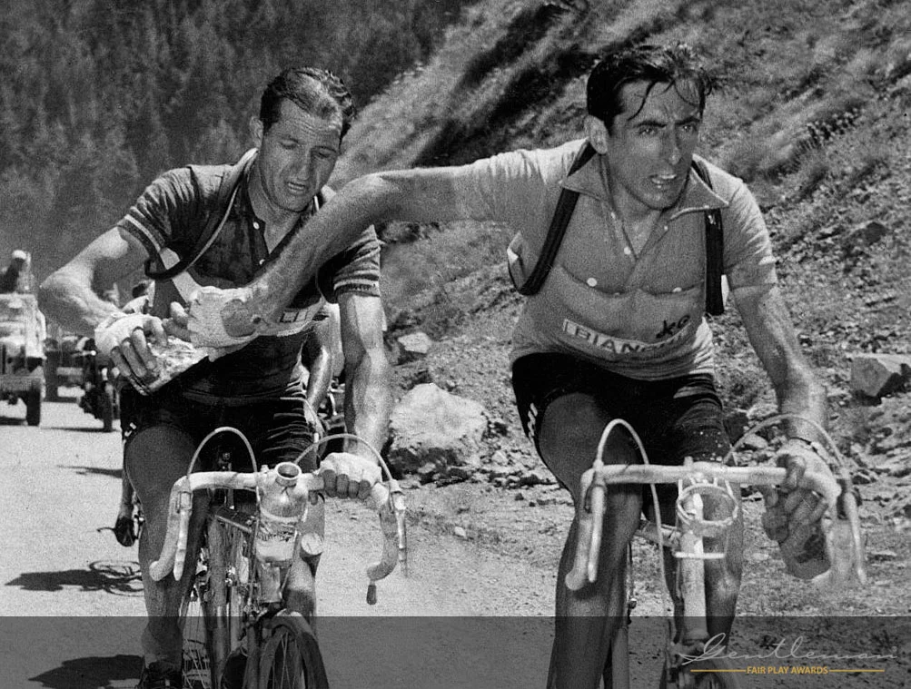Bartali and Coppi in a famous moment of ‘fair play’