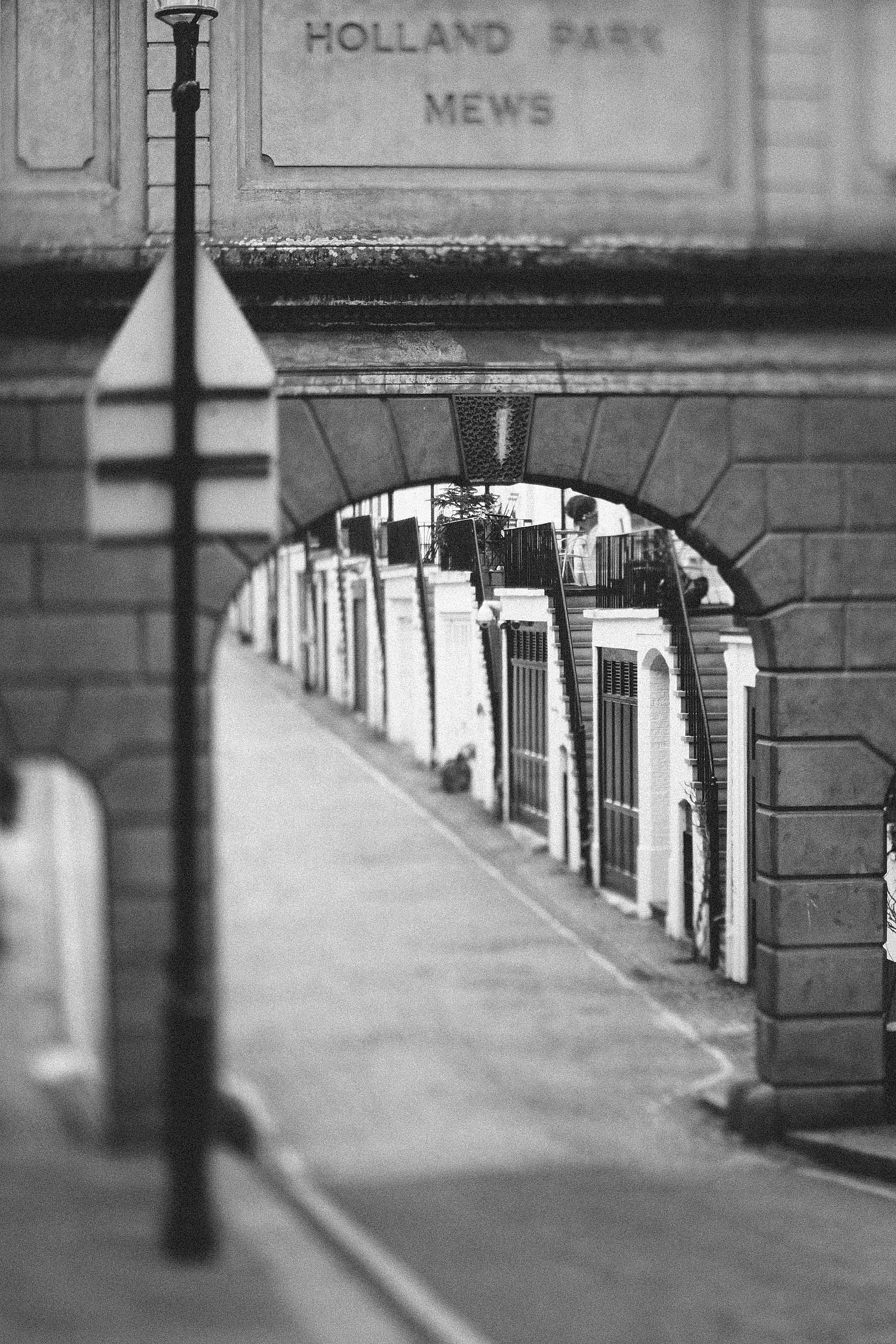 Black and White Blog Circle: Holland Park Mews