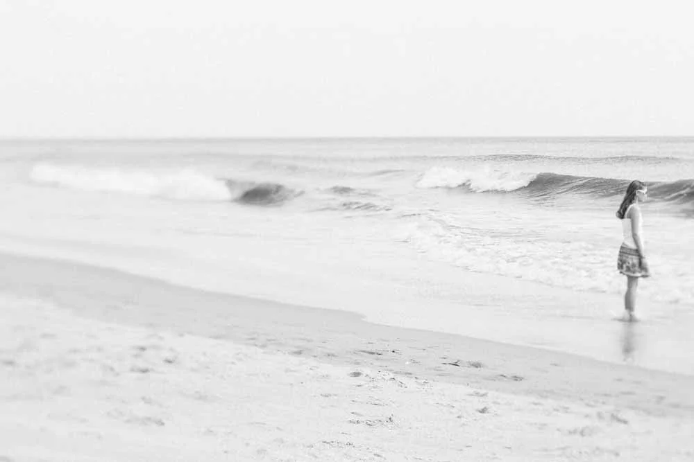 black and white blog circle: a stranger's solitude.