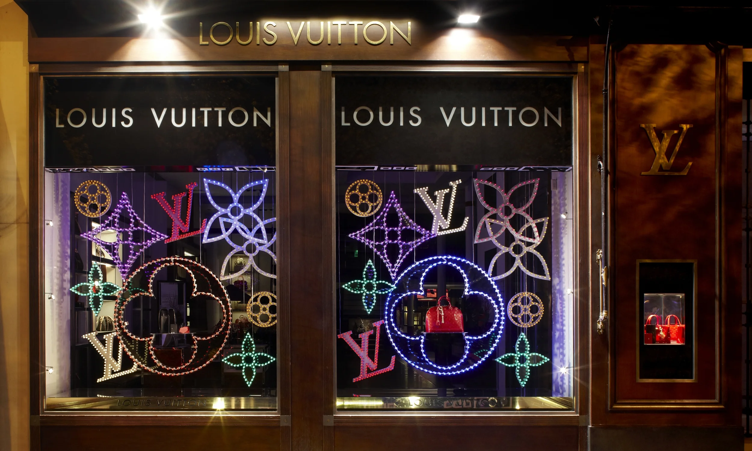 LV_09 11 19_Holidazzle_ St Ge_1.jpg