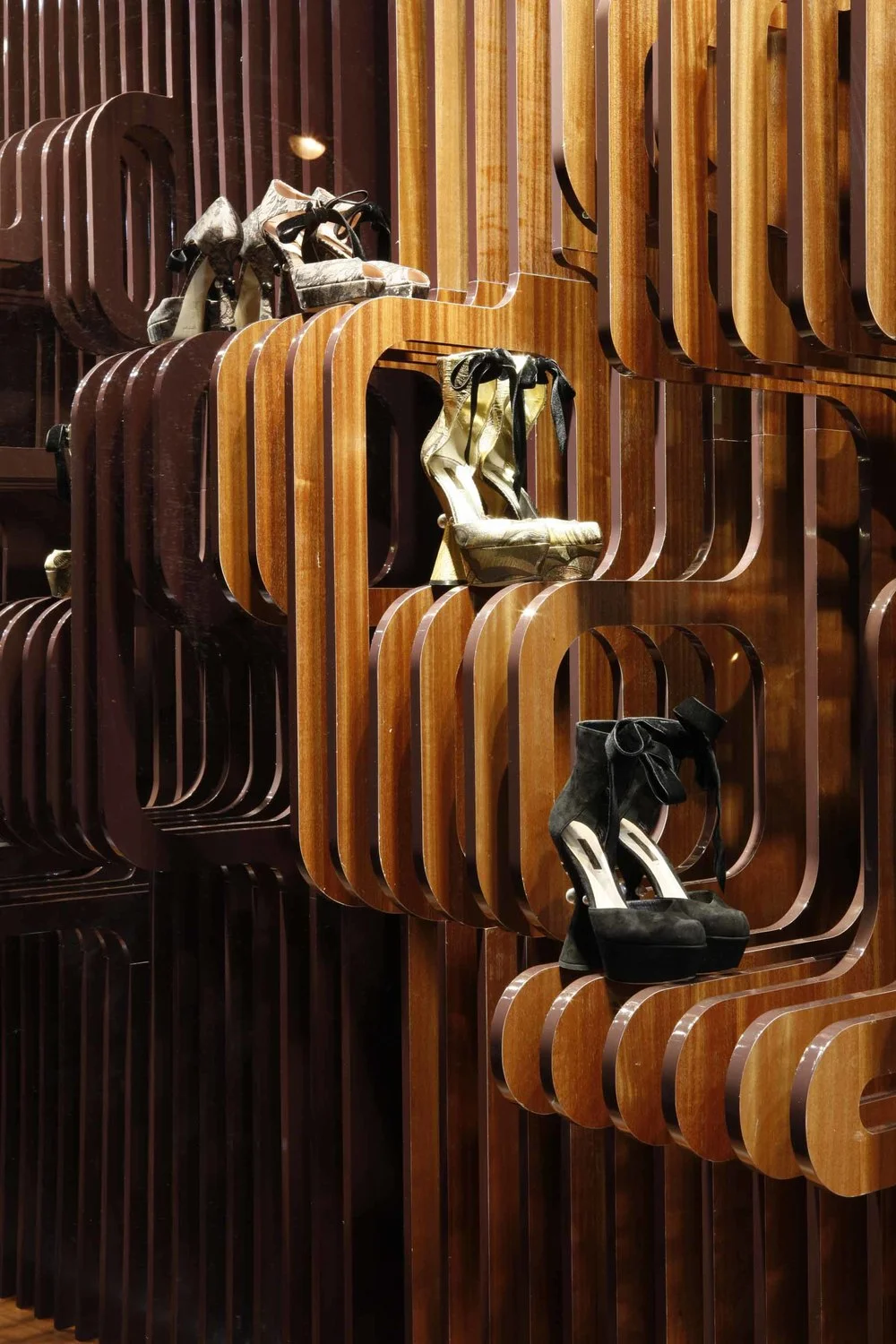LV_STRATUM_Gal+LAFAYETTE_08+2009_Sel10[1].jpg