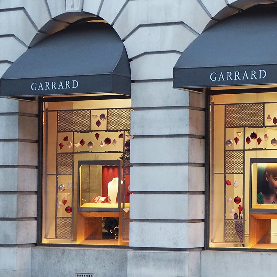 We handmade a multitude of faceted paper jewels and fans for the @houseofgarrard festive flagship windows. The decorations were inspired by the house of Garrard fine jewellery collections.