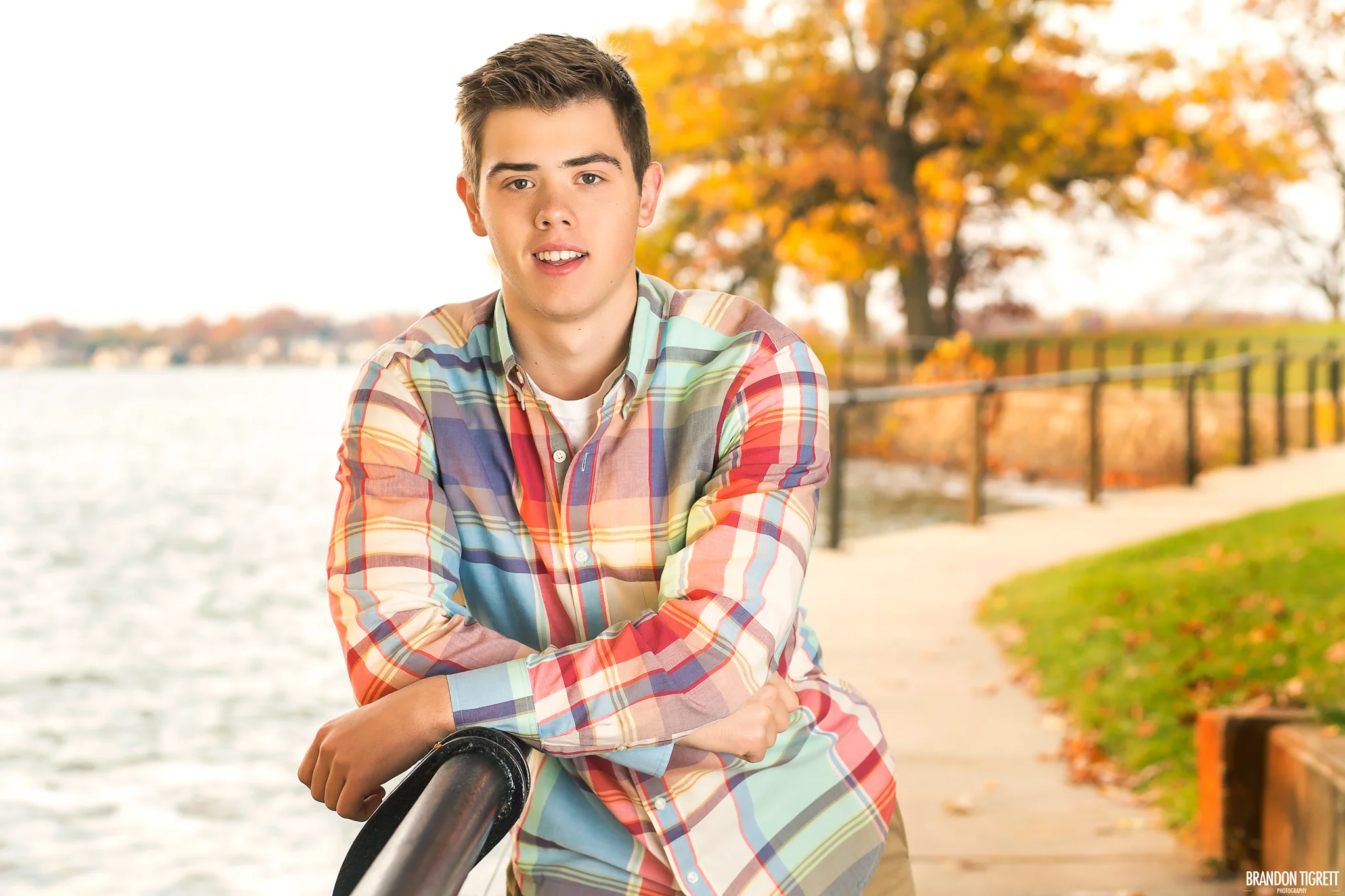 Senior Portrait - guys easy pose