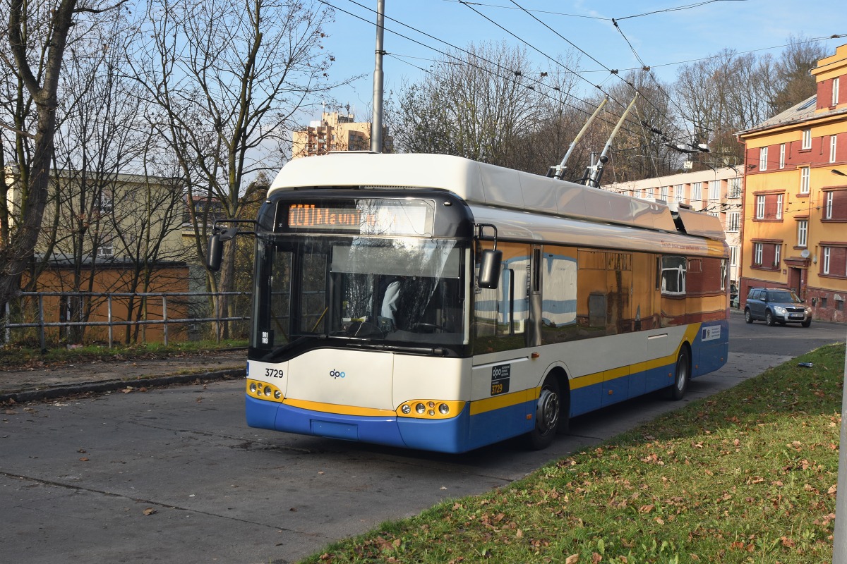 První z trojice ex-švýcarských trolejbusů Solaris Trollino 12 AC vyjel v Ostravě dne 4. 12. 2015 na linku č. 101. (foto: Miroslav Halász)