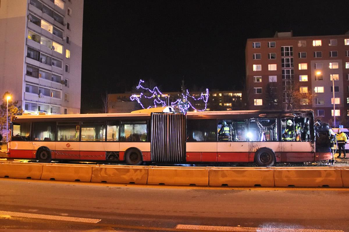 Autobus Citybus 18M ev. č. 6532 shořel rovněž na lince č. 195, jen o den později, konkrétně 3. 12. 2015. (foto: Roman Vanka, Citybus.cz)