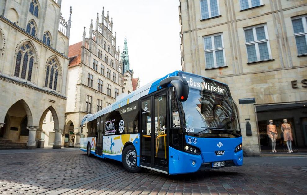 UITP se aktivně podílí na projektu ZeEUS, který se zabývá implementací elektrobusů, hybridních autobusů a parciálních trolejbusů do běžného provozu. Na snímku je elektrobus VDL v německém Münsteru, o němž jsme psali v čísle 3/2015. (zdroj: UITP)