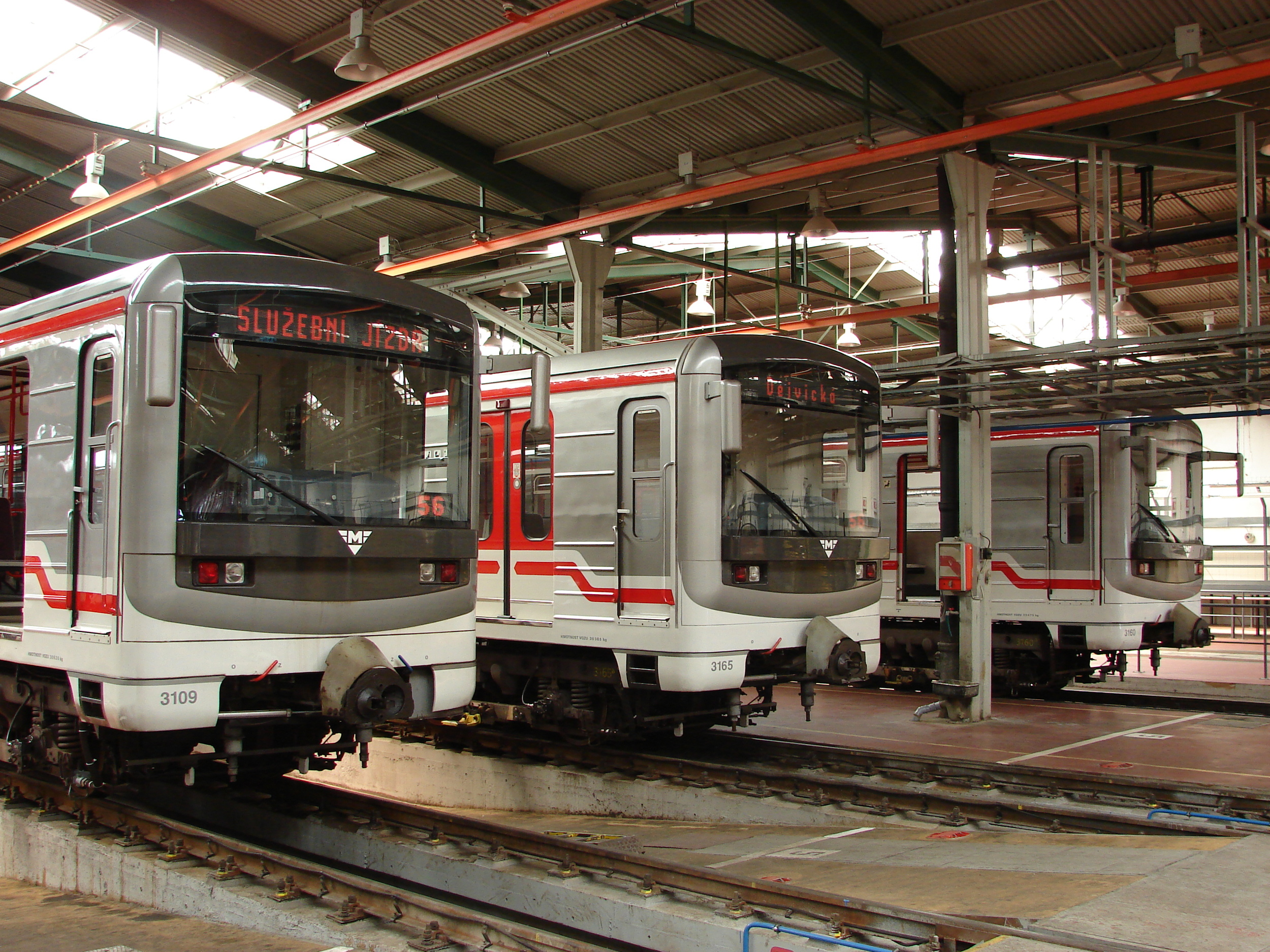 Signál v metru je zatím omezen jen na trasu A, a to jen na nejnovější úsek. (foto: Libor Hinčica)