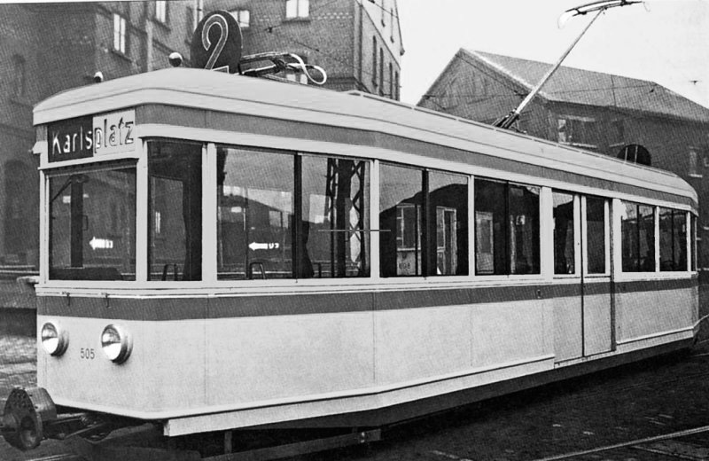 Unikátní vůz MONTOS z roku 1934 může být považován za první 100% nízkopodlažní tramvaj na světě, ačkoli dnešní definici v tomto slova smyslu tak úplně nesplňuje.