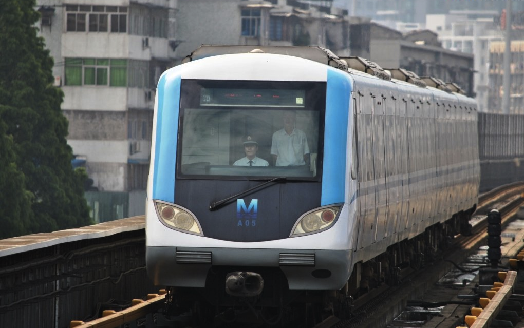 Ve městě Wu-chan jsou v provozu celkem 4 trasy metra o délce 128,7 km. První linka přitom byla otevřena teprve v roce 2004. (zdroj: Wikipedia.org)