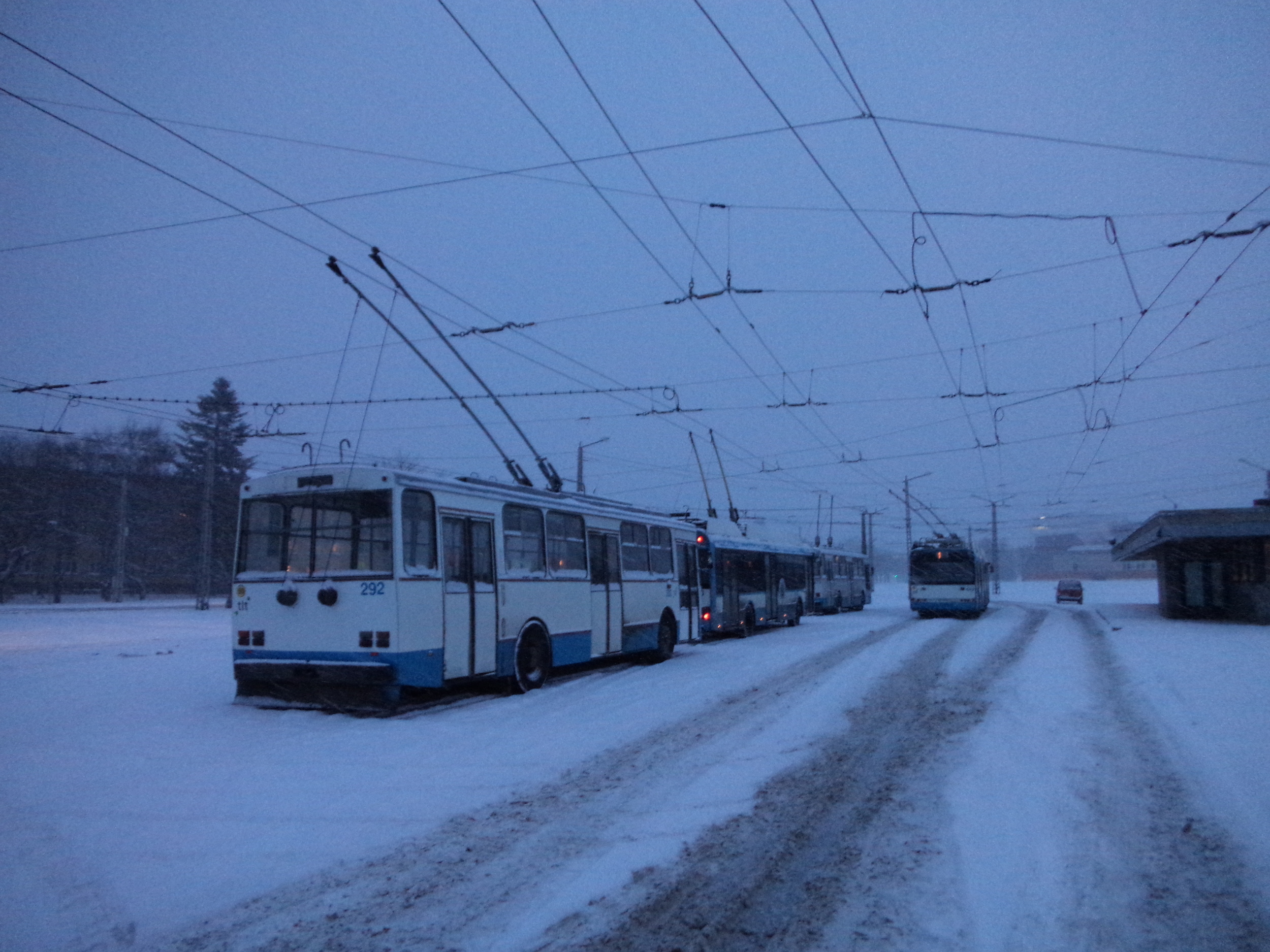 Odstavené trolejbusy na konečné Mustamäe dne 3. 1. 2016. Zlikviduje nakonec Tallinn celou svou trolejbusovou síť? (foto: Ing. Vít Hinčica, Ph.D.)