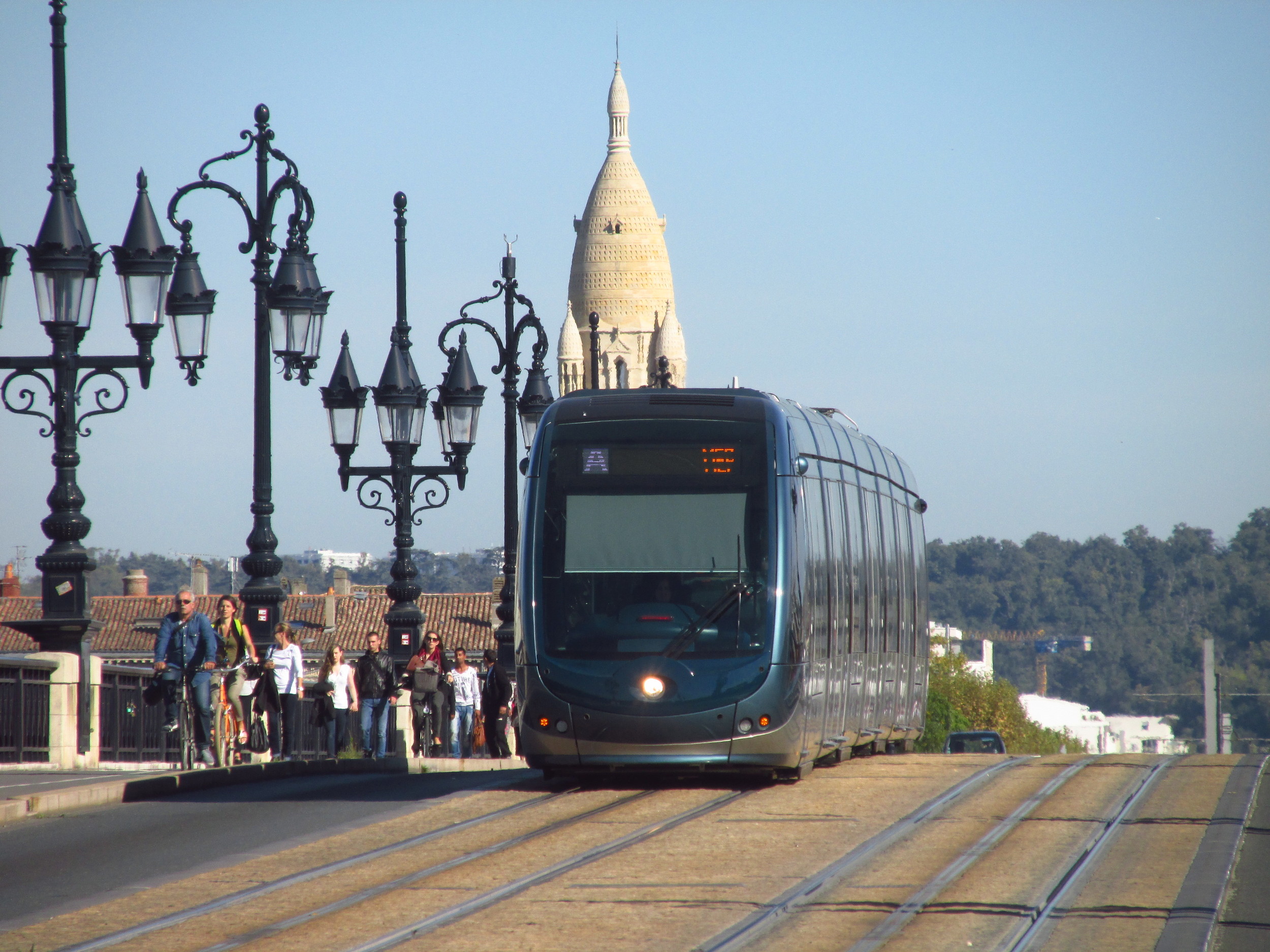 12 km tratí v Bordeaux je vybaveno systémem APS (se spodním přívodem proudu). (foto: Ing. Filip Jiřík)