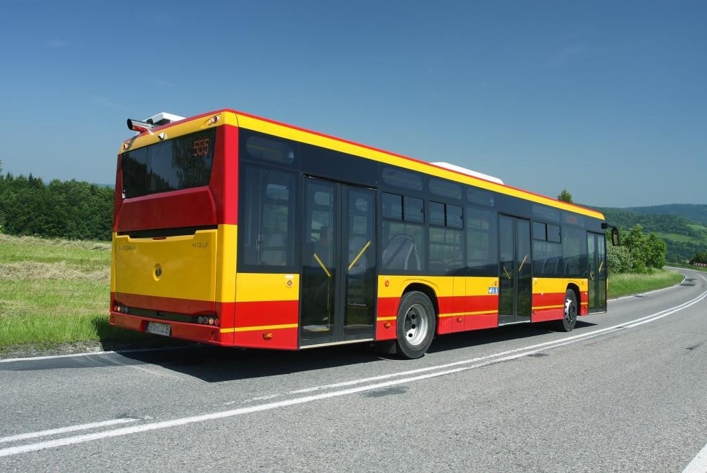 Pohled na autobus SANCITY 12 M zezadu. (zdroj: Autosan.pl)