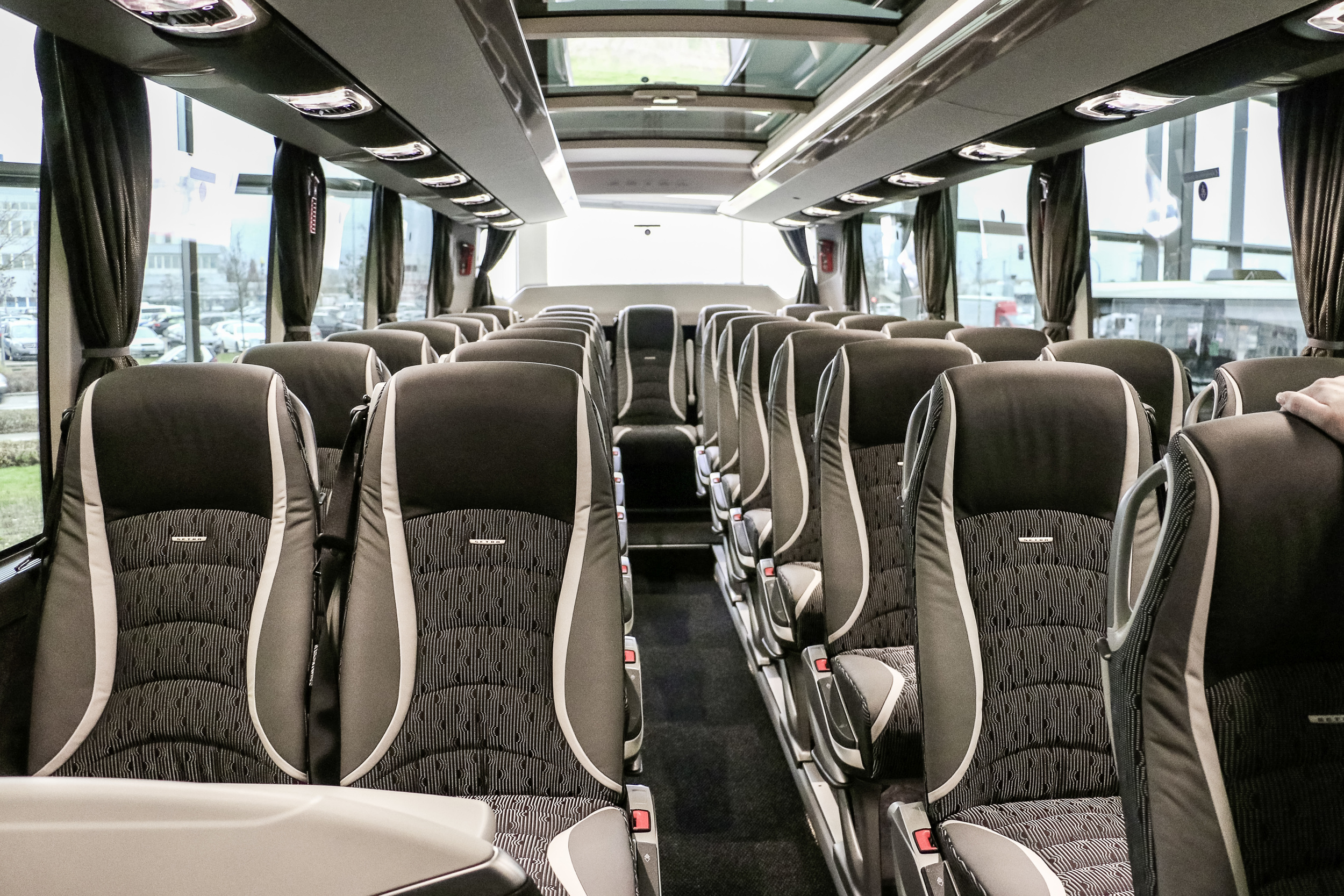 O pohodlí autobusů řady TopClass nemá smysl dlouze diskutovat... (foto: EvoBus)