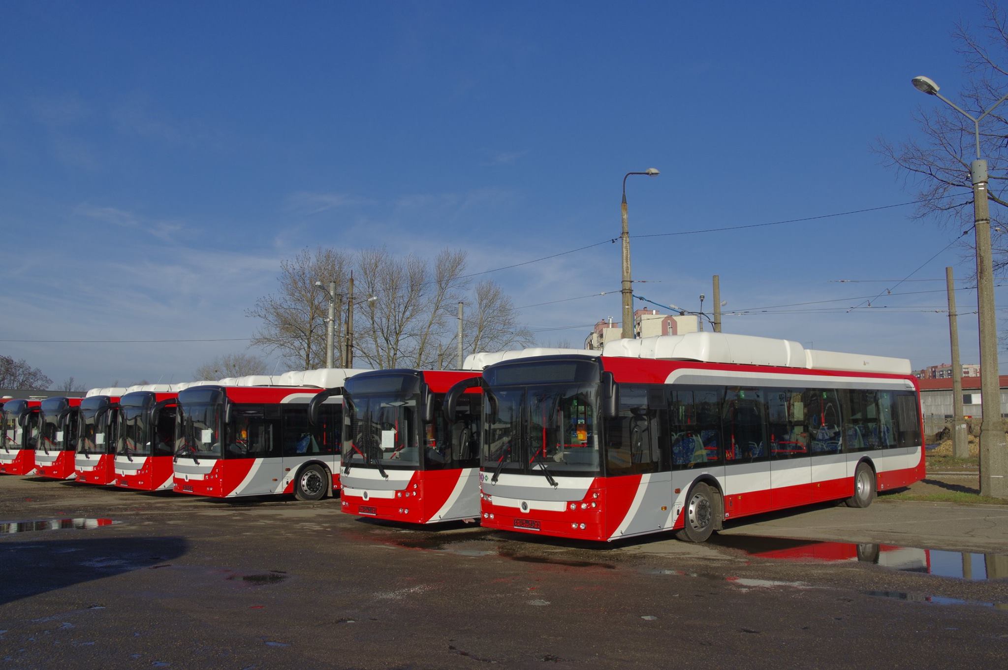 Nové hybridní autobusy výrobce Solbus kombinují elektrickou energii s pohonem na CNG. (zdroj: Wikipedia.org)