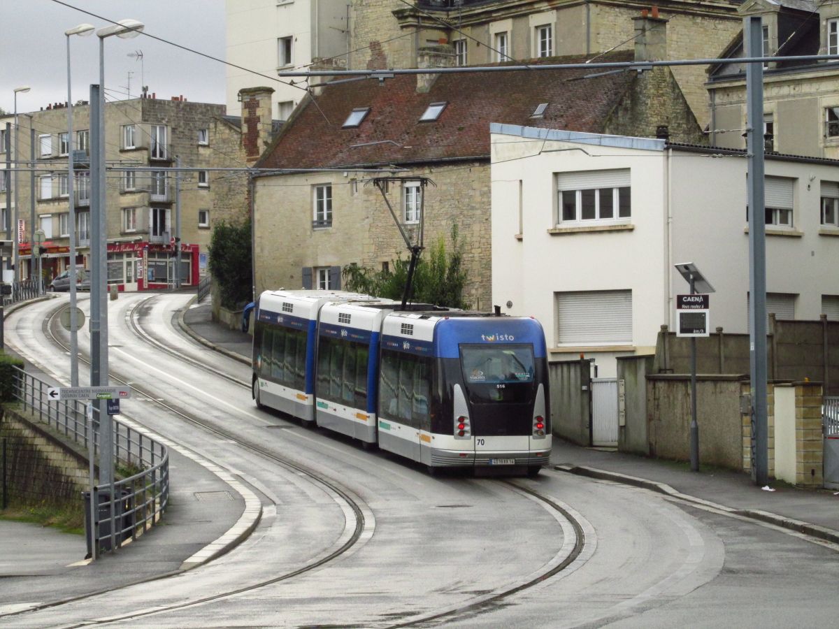 Doposud nebylo zcela zřejmé, zda lze systém v Caen označovat za opravdovou tramvaj. Od roku 2019 již pochyby nebudou. Problémový systém od Bombardieru nahradí klasická tramvaj. (foto: Ing. Filip Jiřík)