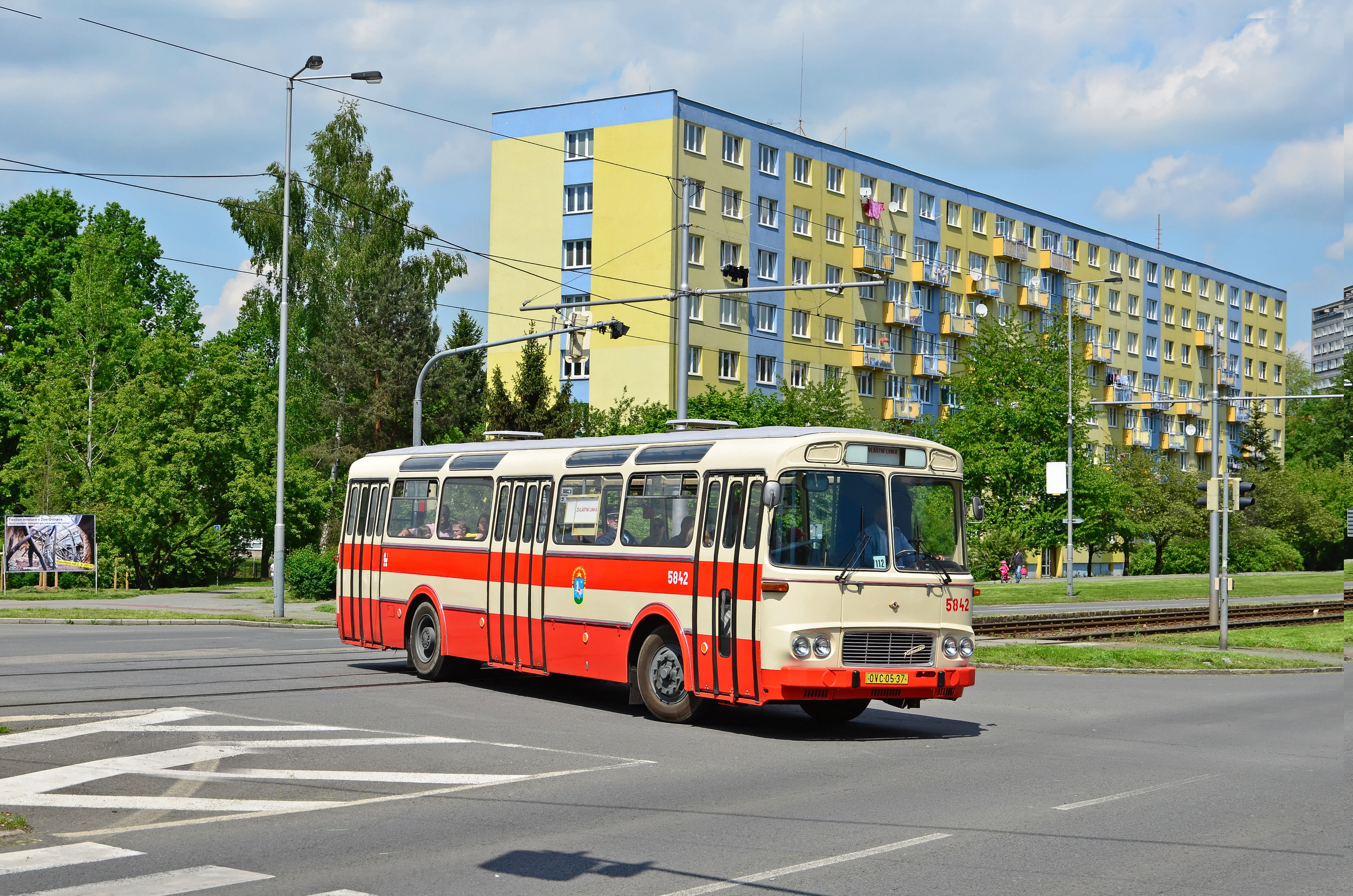 Klasické provedení autobusu ŠM 11. Na snímku historický vůz ostravského DP. (foto: Miroslav Halász)