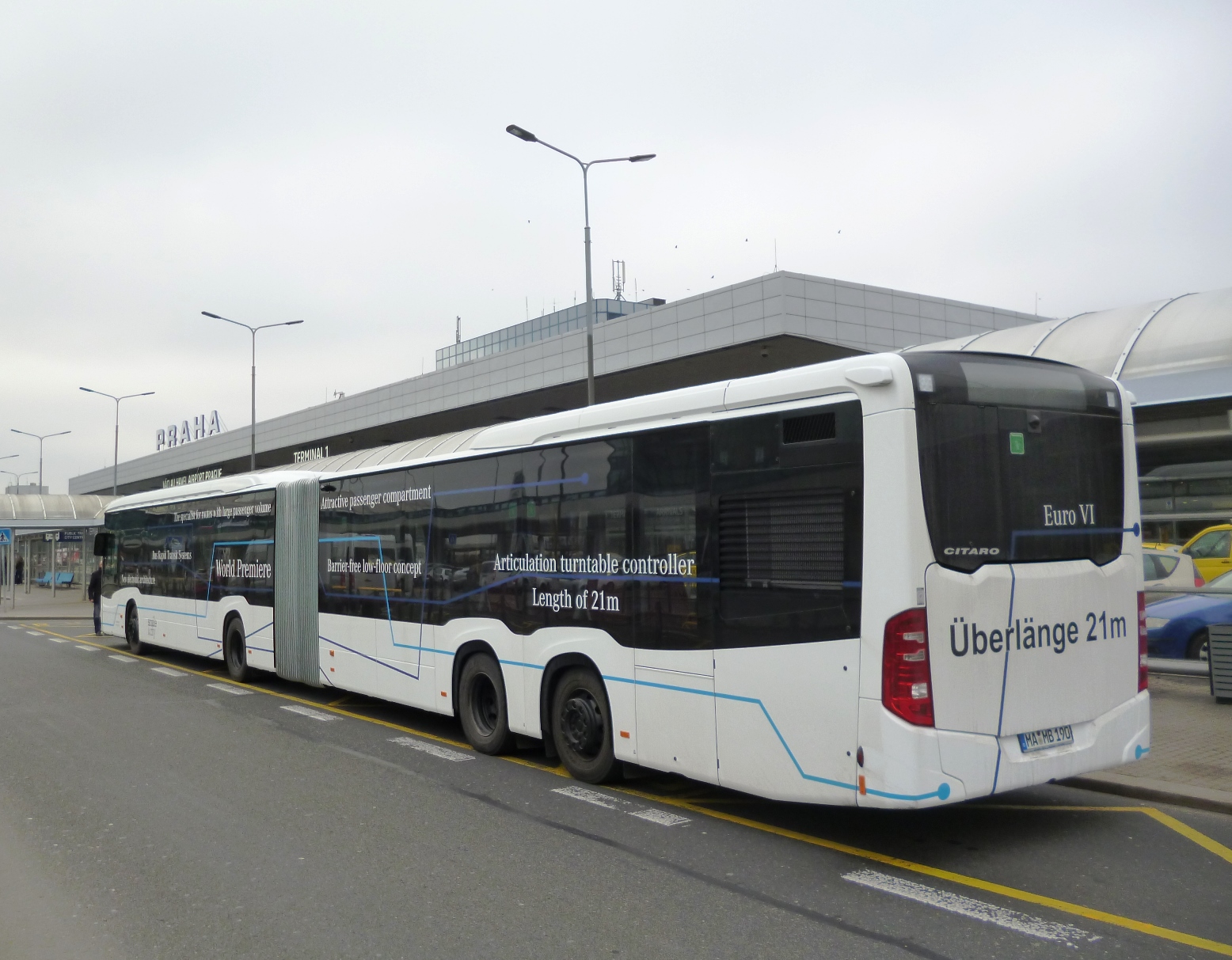 S délkou 21 m je CapaCity L patrně nejdelším dvoučlánkovým autobusem na světě. (foto: EvoBus Česká republika)