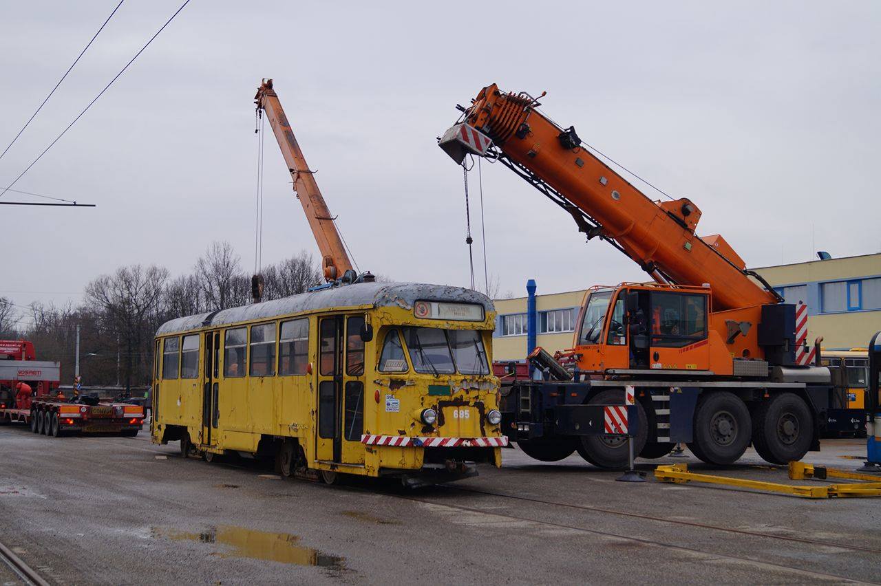 Nakládka vozu v Ostravě dne 11. 2. 2016. (foto: Jakub Svoboda)