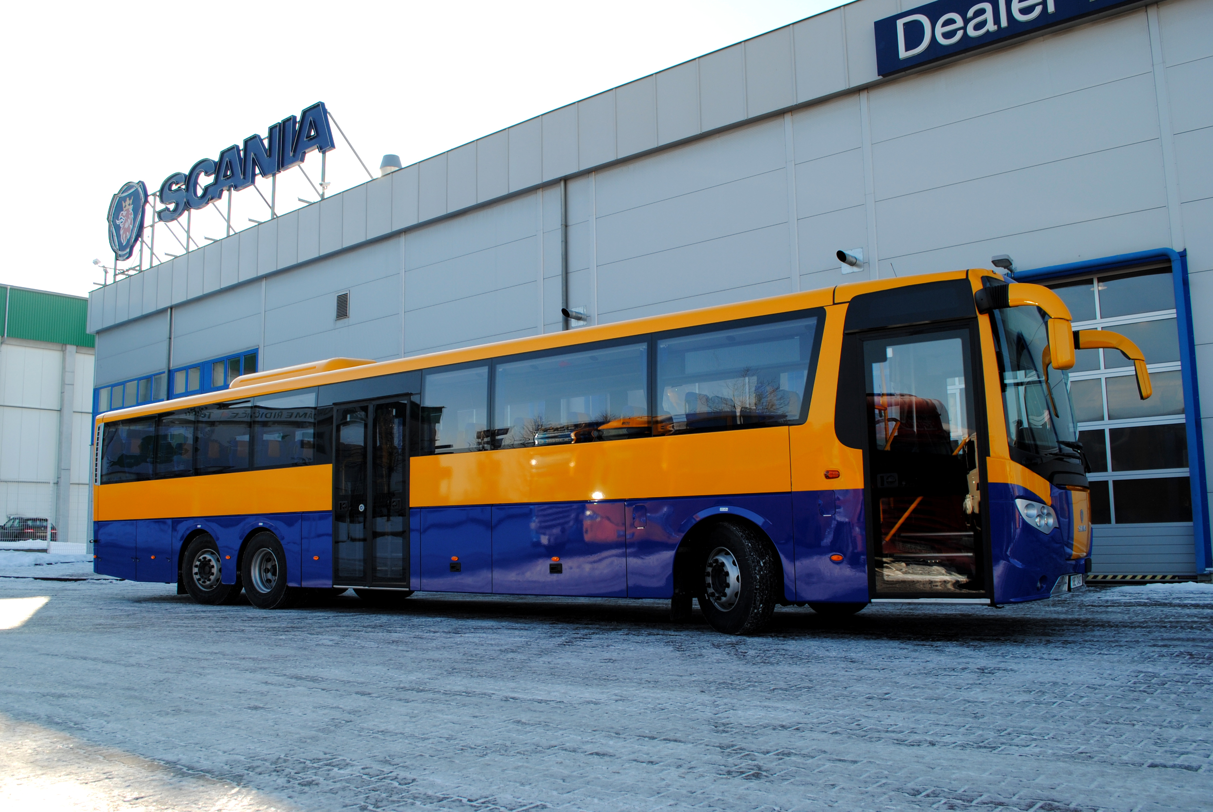 Autobus dosahuje délky 14,7 m. V jeho výbavě nechybí klimatizace salónu cestujících. (foto: Scania)